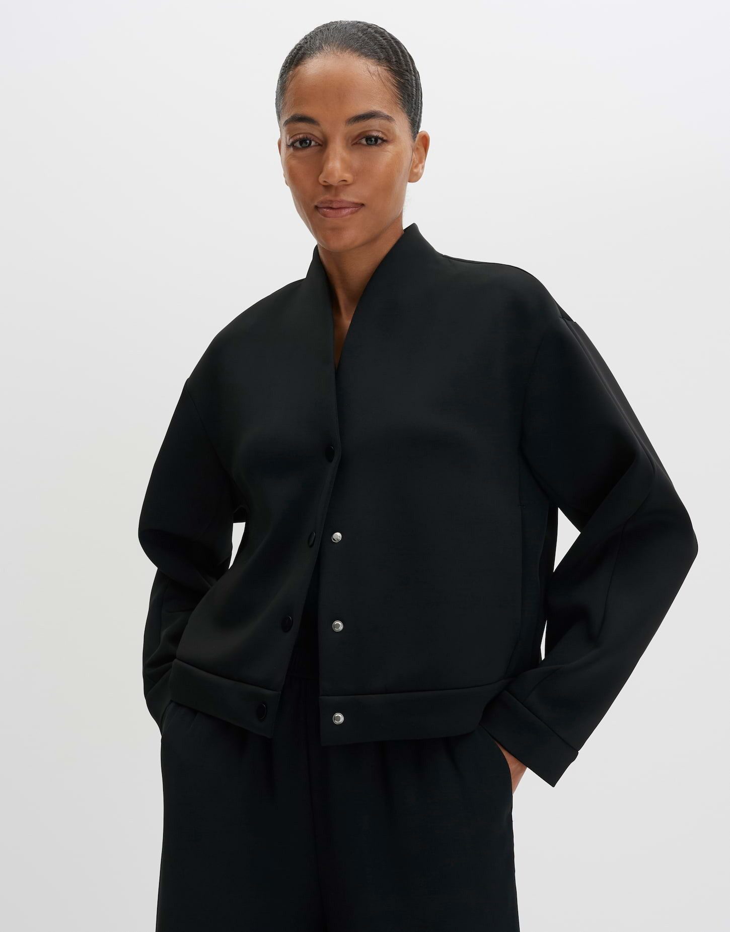 someday Sweatjacke Ulissa aus Scuba Sweat mit glatter Oberfläche Moderne Kurzjacke mit Kellerfalte