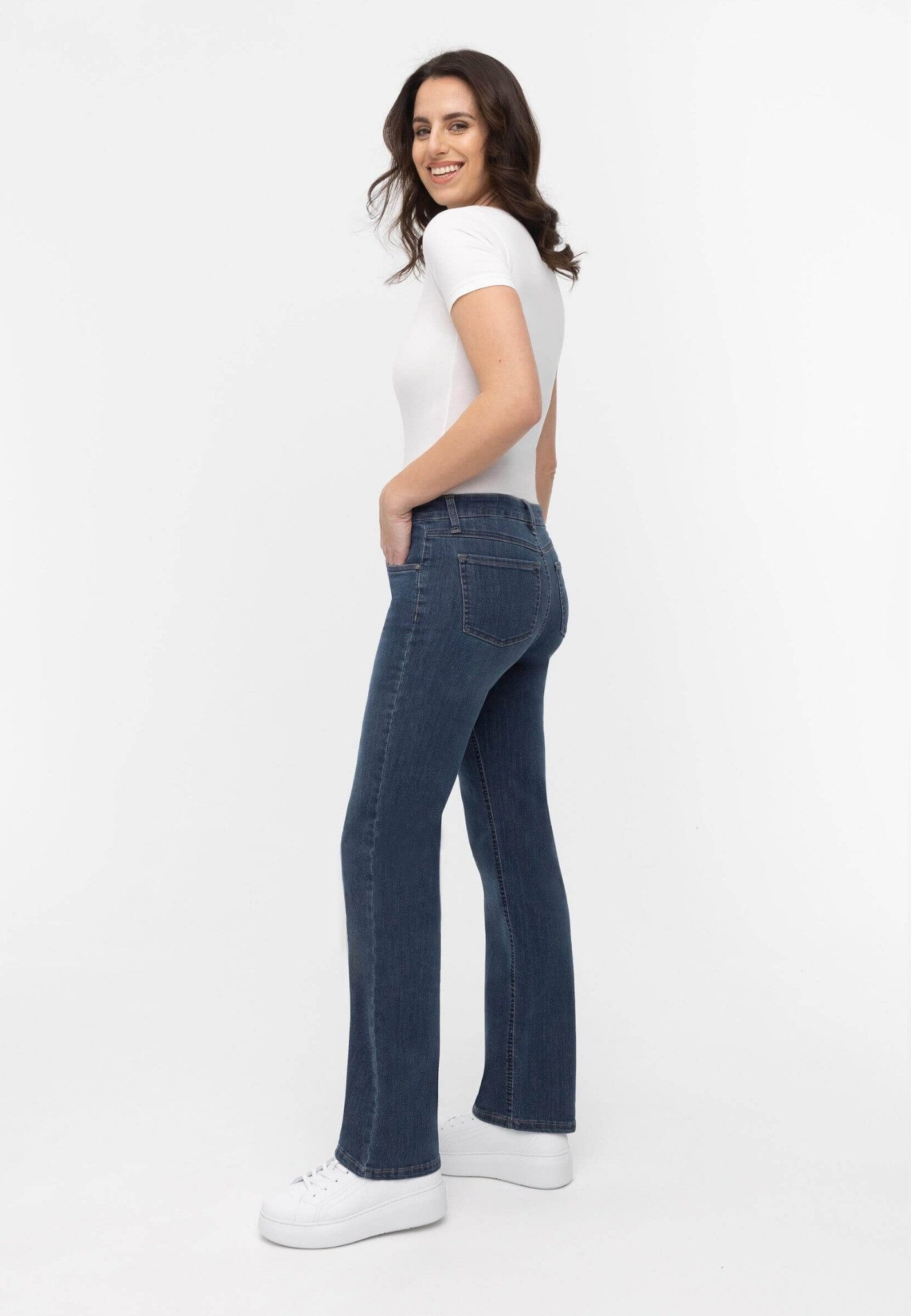 wonderjeans 5-Pocket-Jeans Relaxed Straight Cool, modern und vielseitig zu stylen – Bild 3 von 5