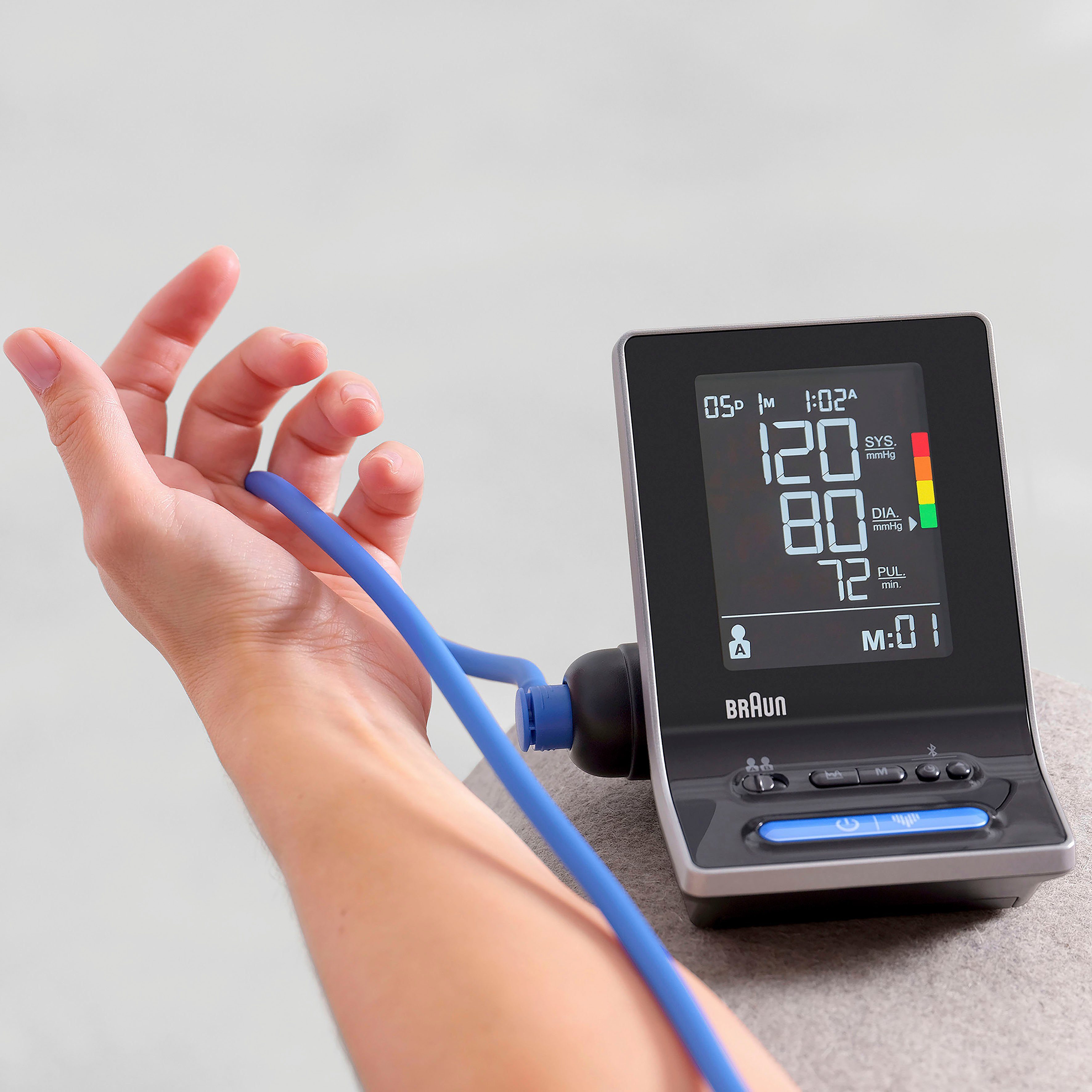 Braun Oberarm-Blutdruckmessgerät ExactFit™ 5 Connect Intelligentes Blutdruckmessgerät - BUA6350EU, für Braun Healthy Heart App – Bild 4 von 5