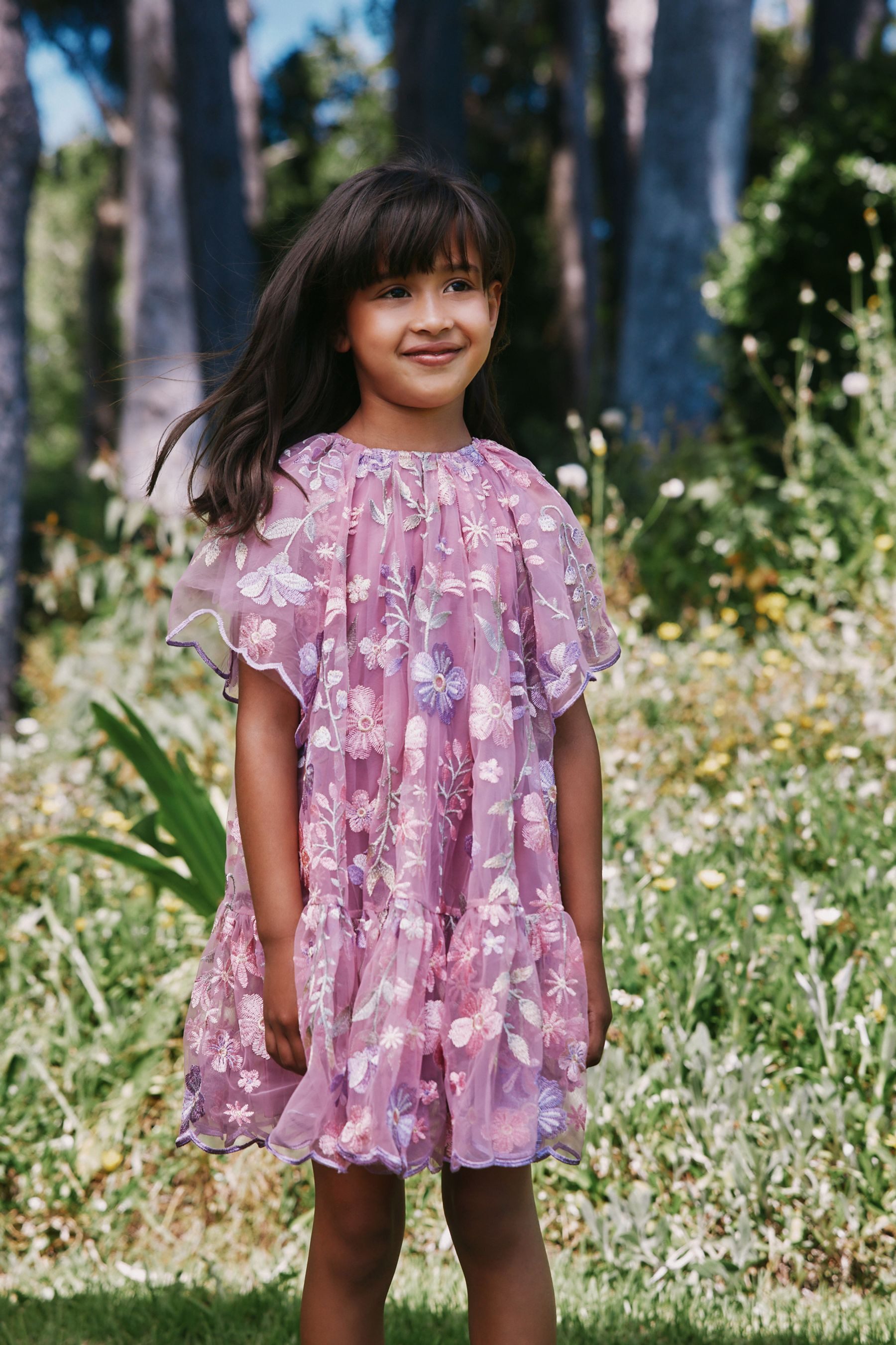 Jerseykleid Gestuftes, festliches Kleid mit Blumenstickerei