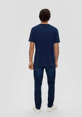 s.Oliver Kurzarmshirt T-Shirt aus Baumwolle Streifen-Detail, Label-Patch
