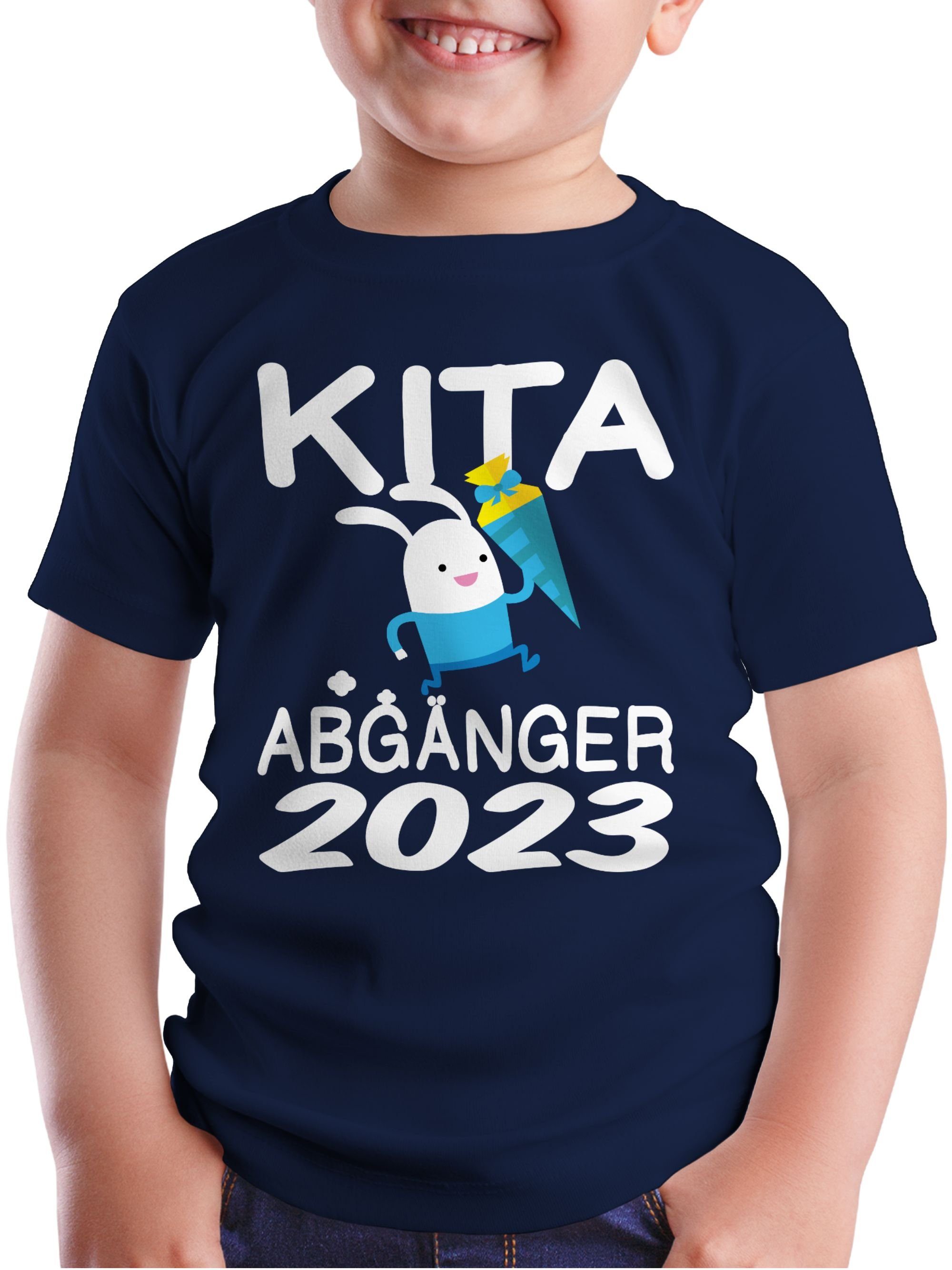 2023 Shirtracer T-Shirt Abgänger mit Junge Kita Schulanfang Schultüte 1 Blau rennender Navy Geschenke Einschulung Hase