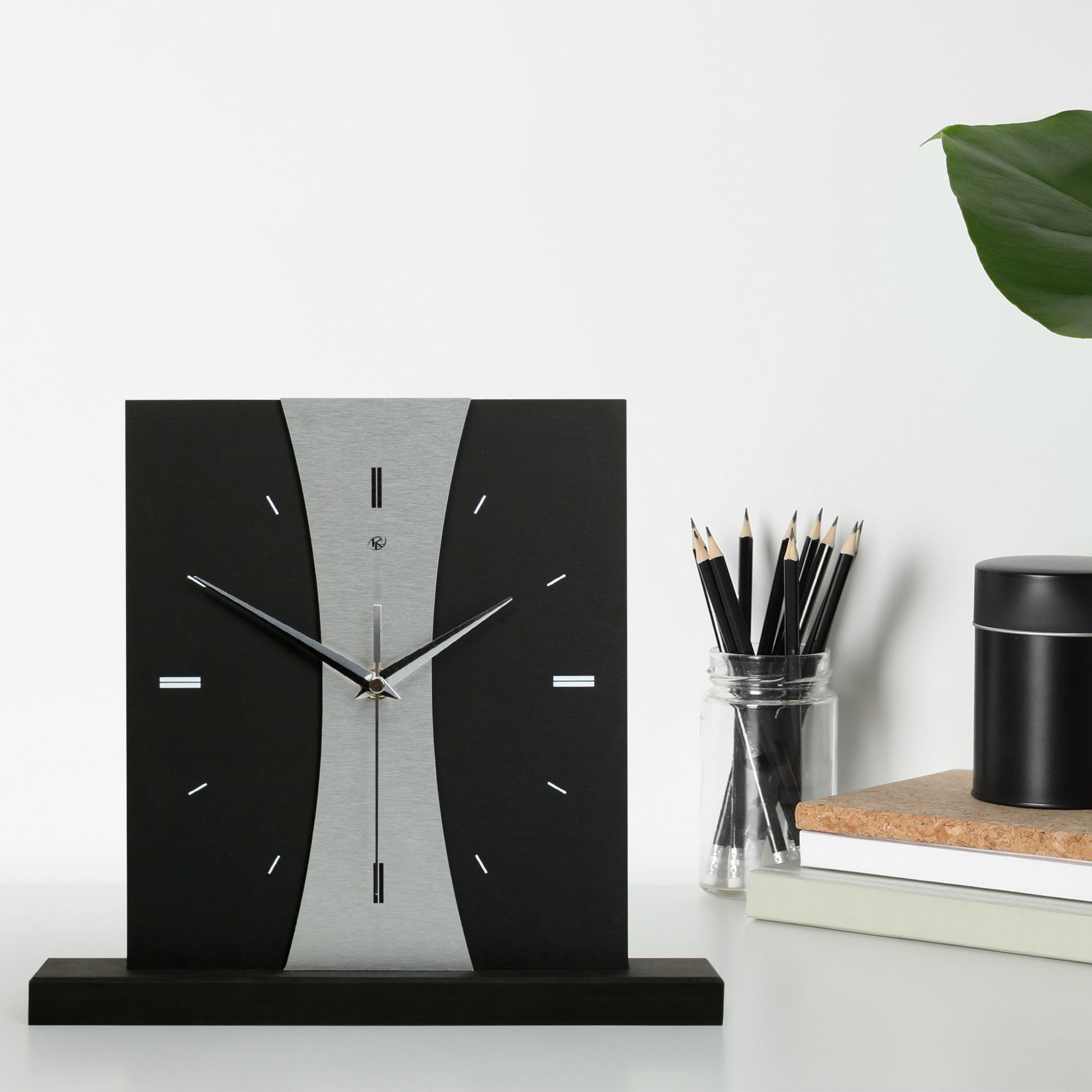Kreative Feder Standuhr in „Stripe“ Ticken modernem Holz, schwarze aus ohne Metallic-Look Designer-Standuhr Tischuhr