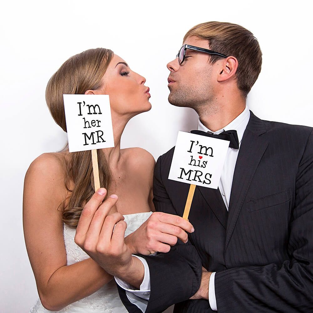 partydeco Fotohintergrund Photo-Booth Accessoire Schild I'm her Mr. / I'm his Mrs., Hochzeit