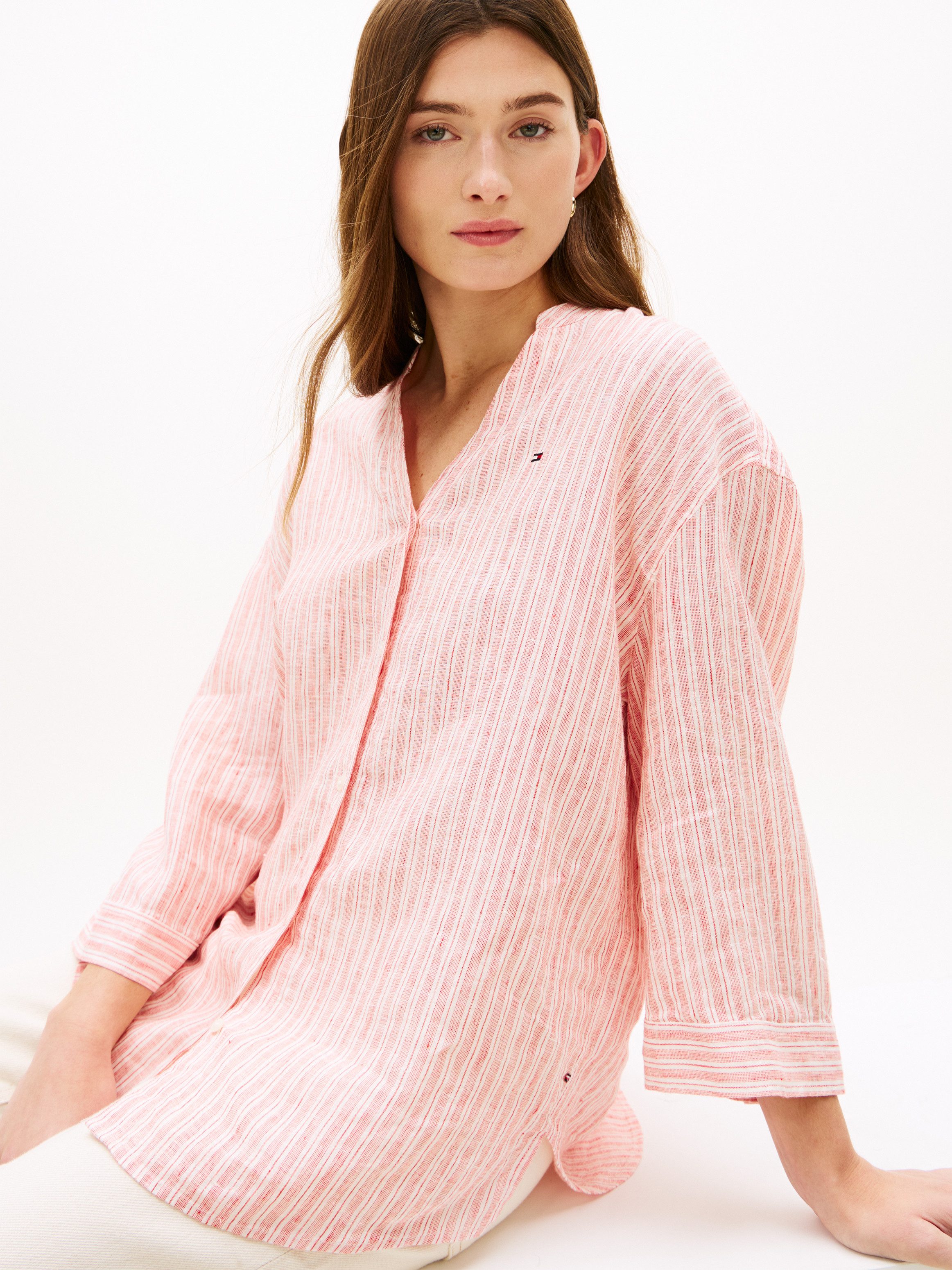 Tommy Hilfiger Shirtbluse ESS LINEN COLLARLESS SHIRT mit Logo-Stickerei – Bild 2 von 5