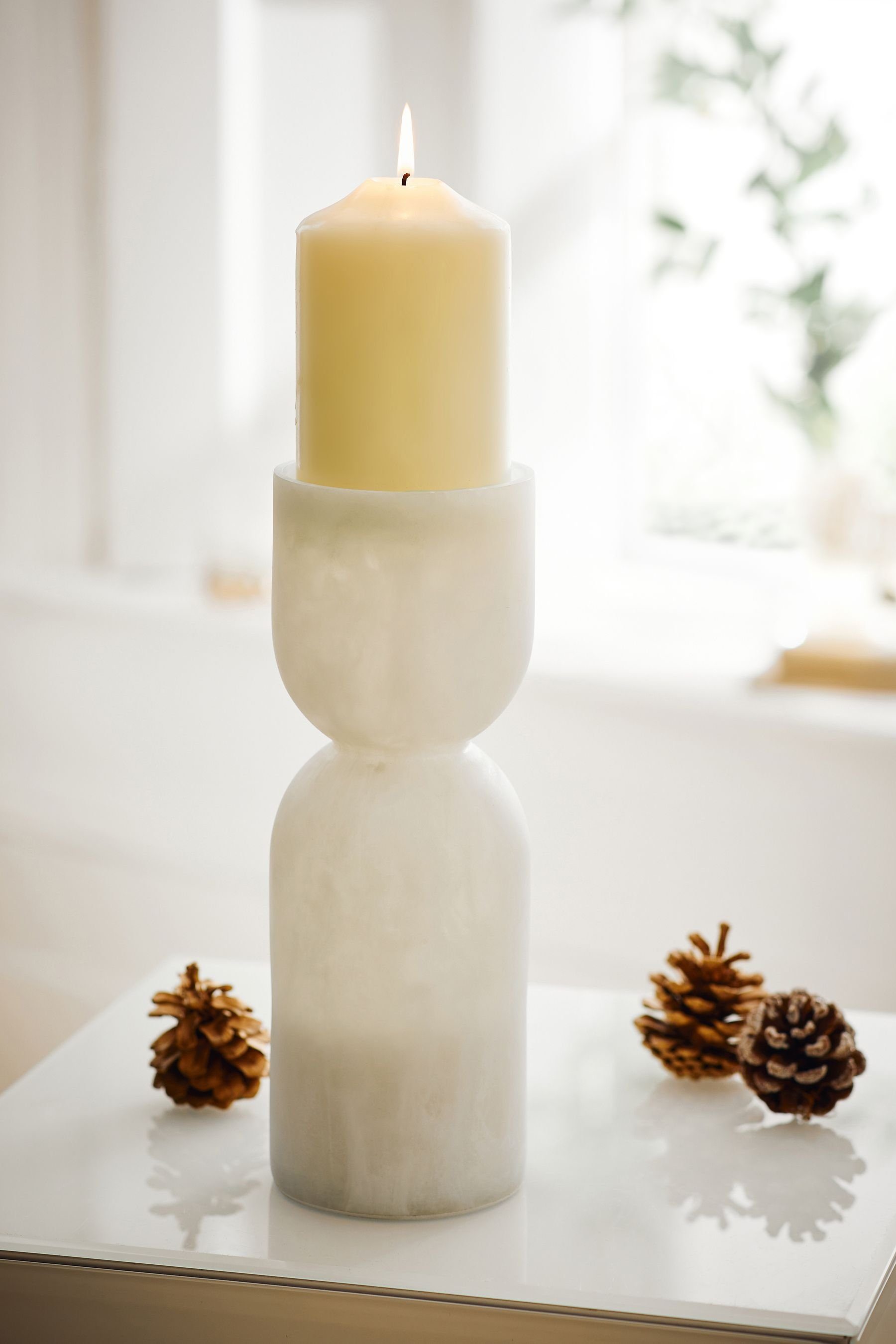 Next Marmoreffekt mit Kerzenständer Stumpenkerzen Kerzenhalter für