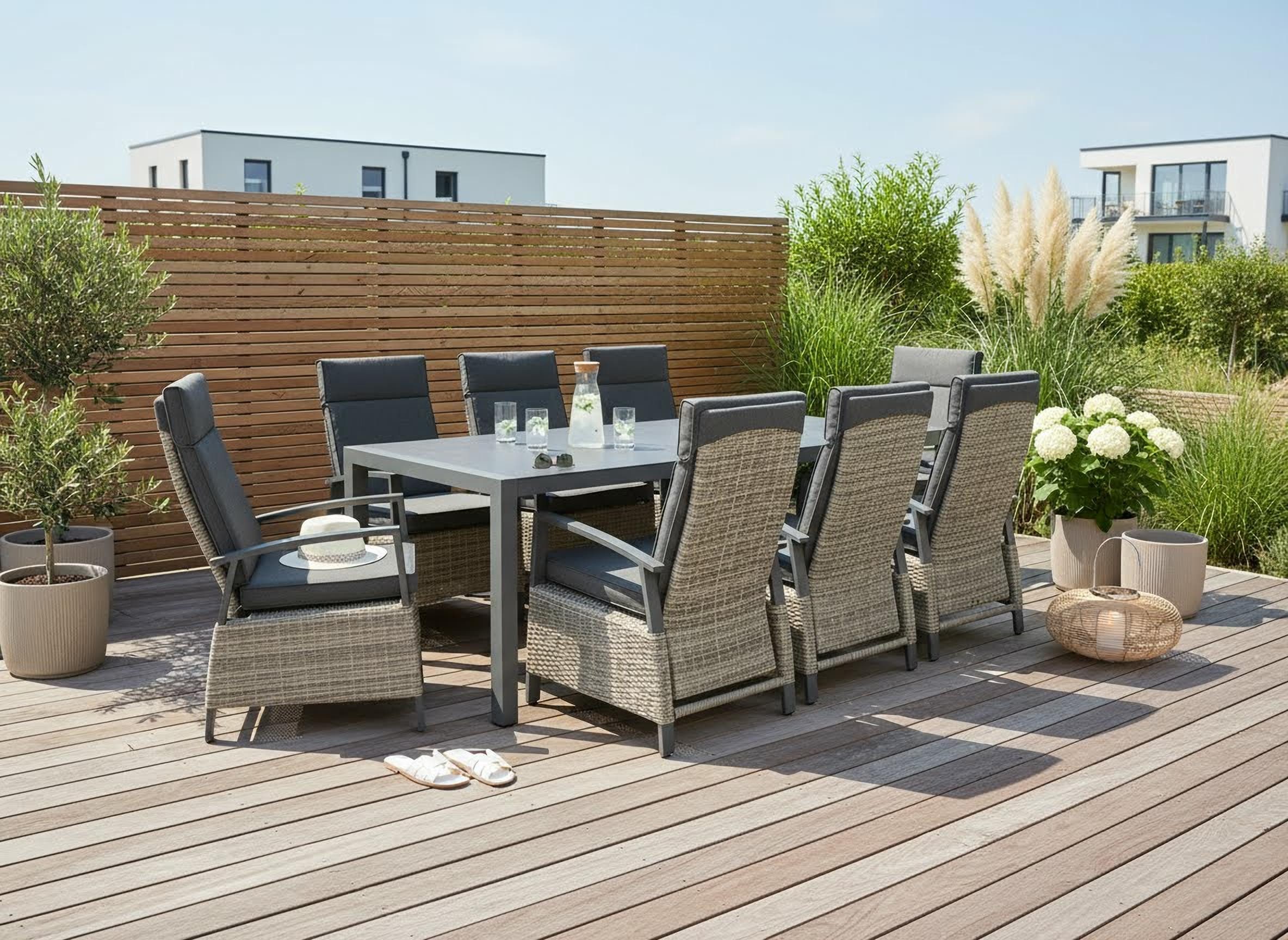 KONIFERA Garten-Essgruppe Menton, (Set, 17-tlg., 8x Sessel, 8x Auflagen, 1x Tisch), bestehend aus 8 Stühlen, 8 Sitzauflagen und 1 Tisch. Reduzierter Preis € 1.699,99. Unverbindliche Preisempfehlung € 1.999,99