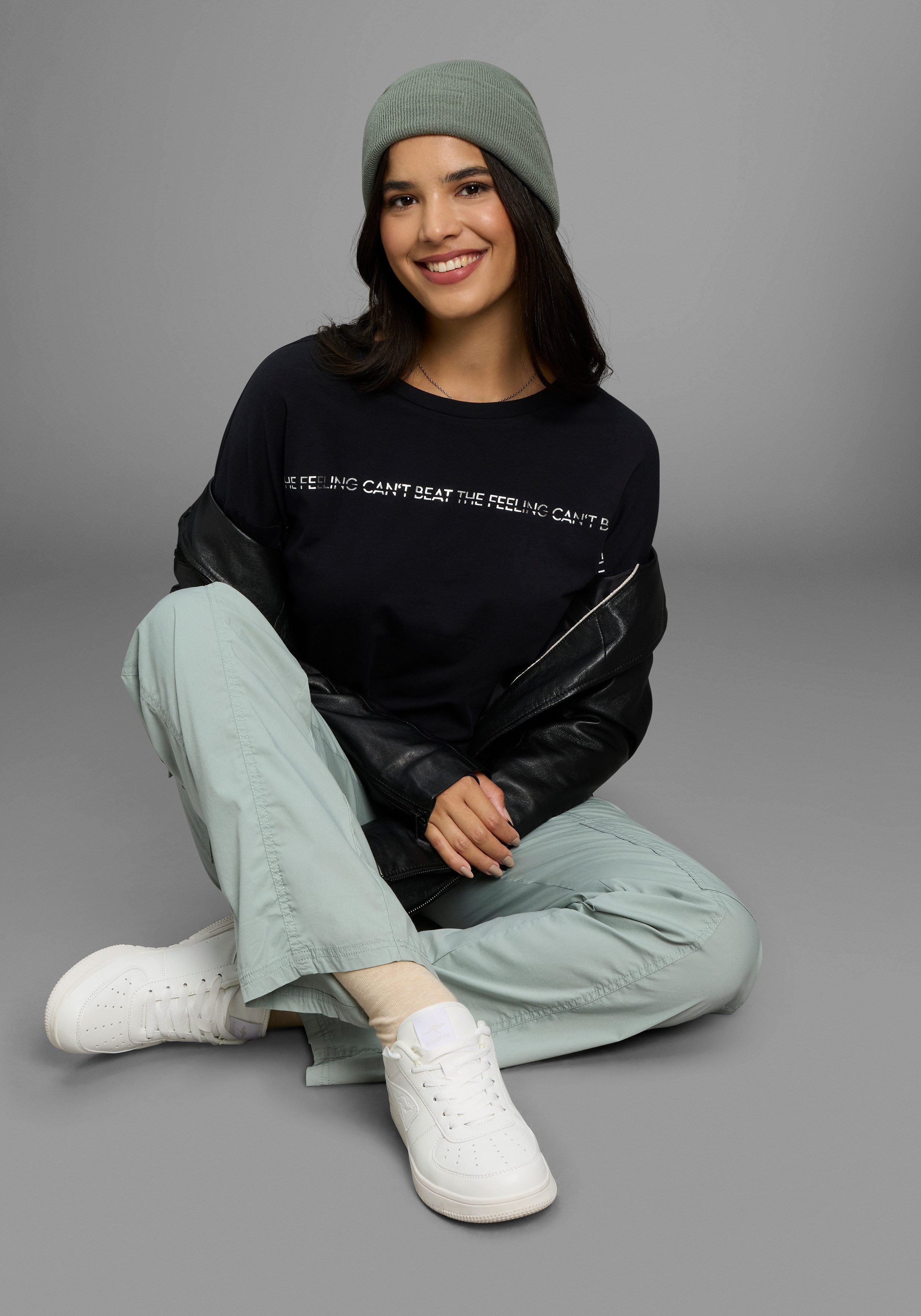 KangaROOS Langarmshirt mit schimmerndem Druck