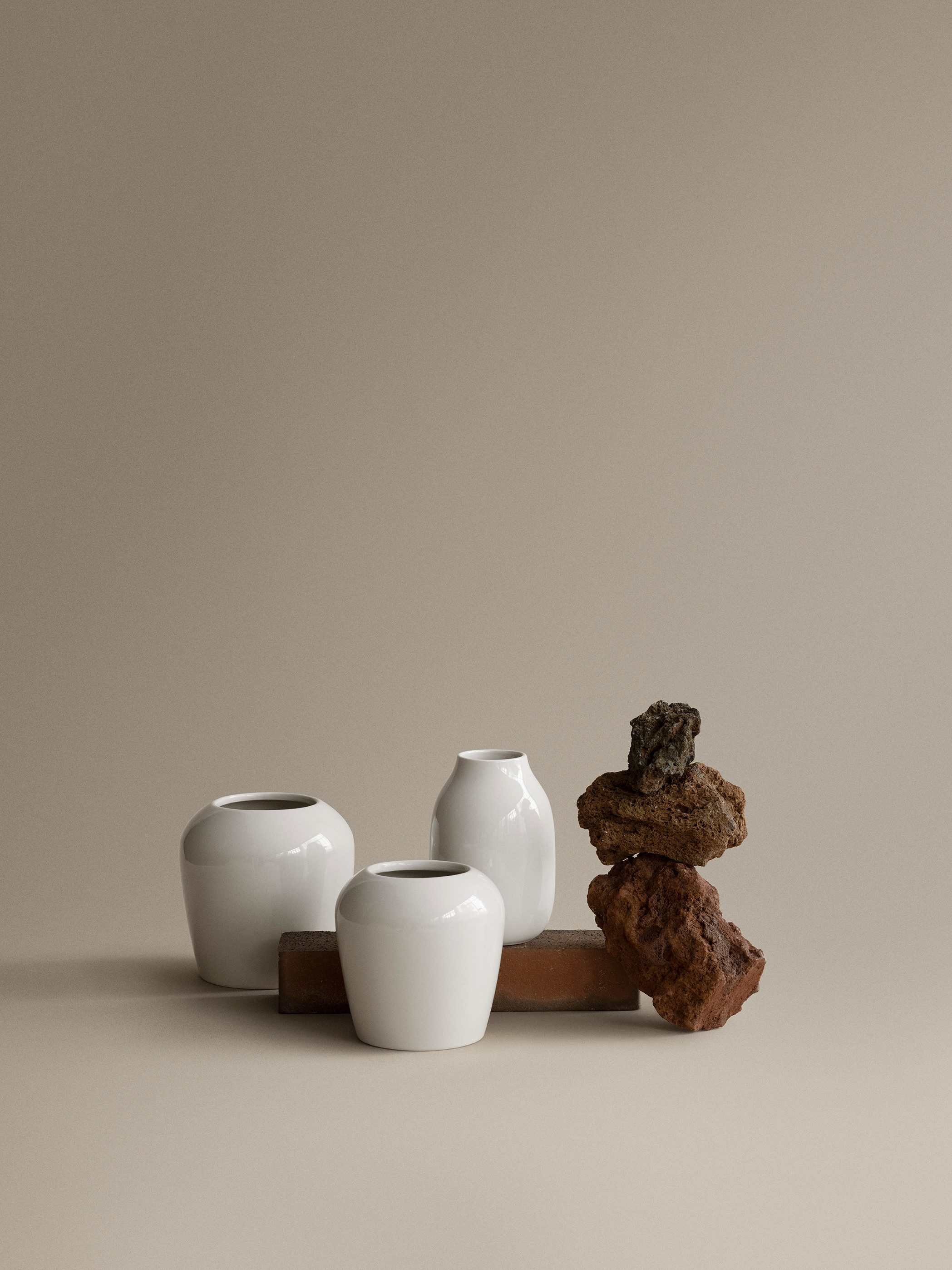 blomus Dekovase -COLORA- Vase: Handgefertigte Eleganz mit matter Oberfläche, Handgefertigt, Keramik & Porzellan, Matt, Schutznoppen, Zeitloses Design