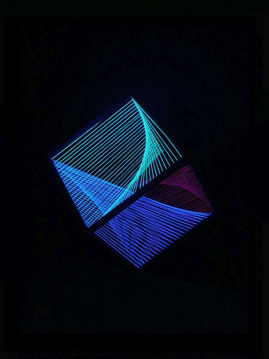 40cm, Schwarzlicht Dekoobjekt Fadendeko unter PSYWORK leuchtet 3D UV-aktiv, StringArt Würfel Schwarzlicht "Verwunden",