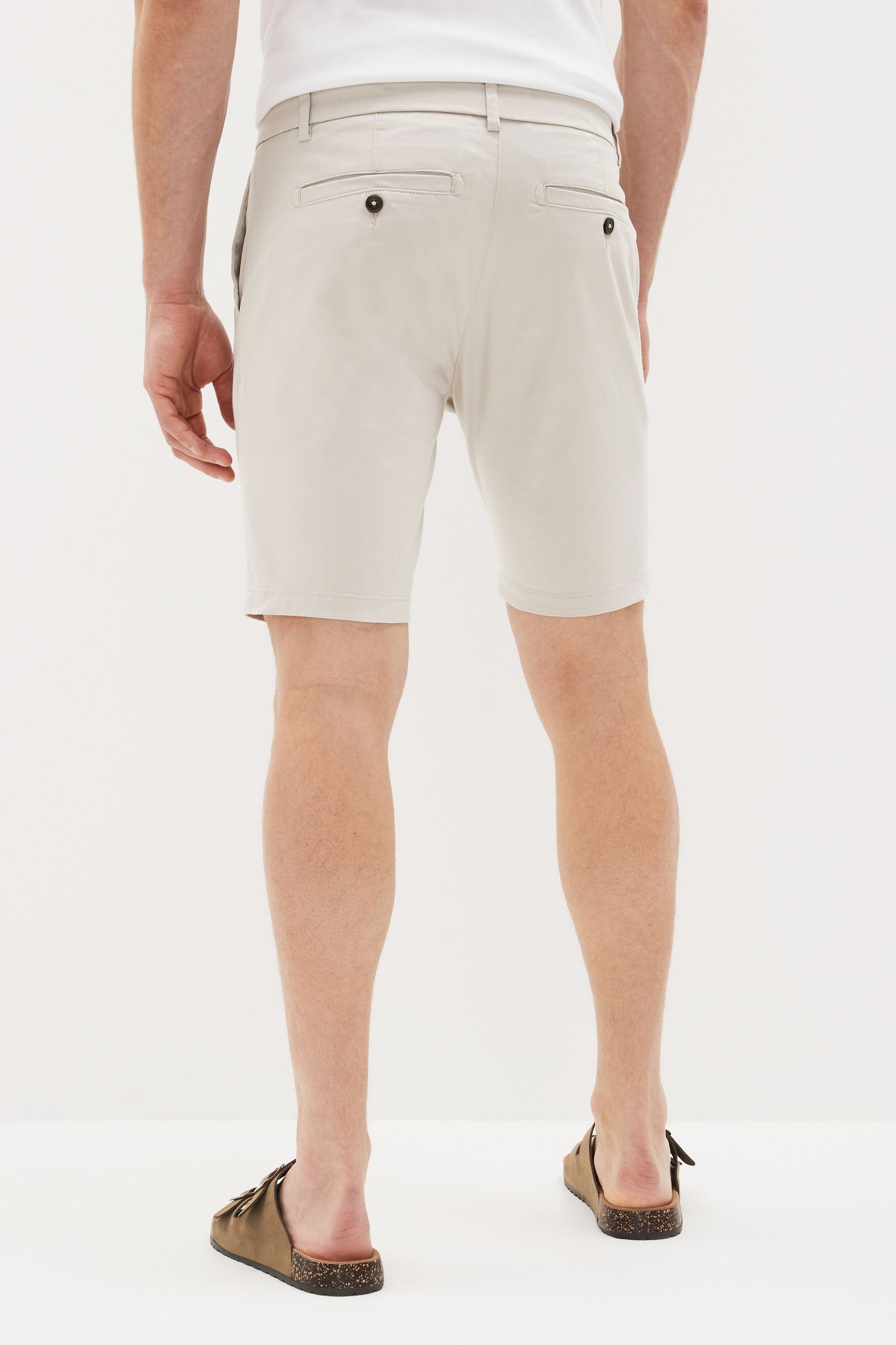 Next Chinoshorts Skinny Fit Chinoshorts Bone mit Neutral Stretch (1-tlg)