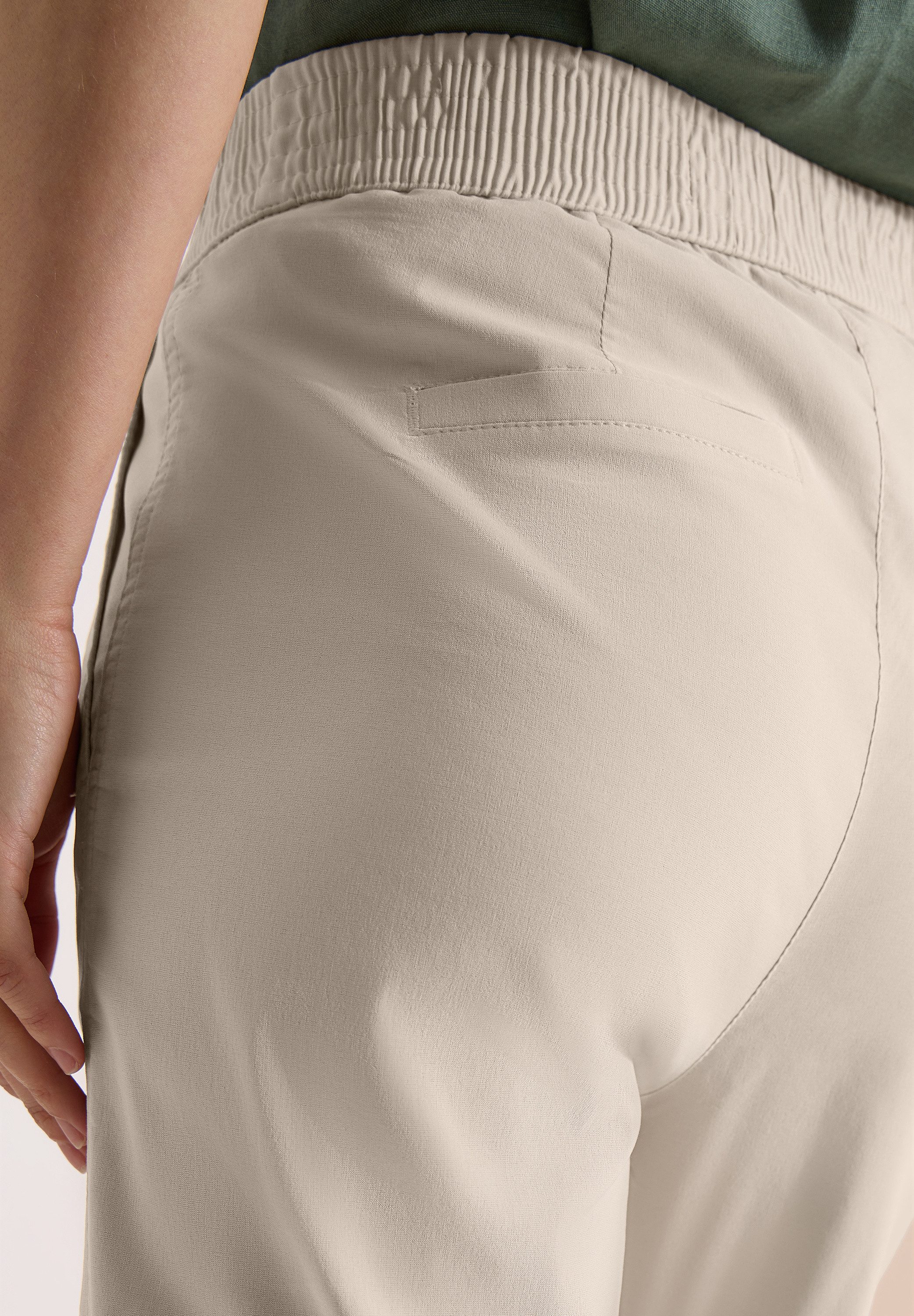CECIL Stoffhose Style Neele im Loose Fit und mit Stretch – Bild 4 von 5