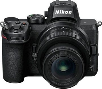 Nikon Kit Z 5 24–70 1:4 Systemkamera (NIKKOR Z 24–70 mm 1:4 S, 24,3 MP, Bluetooth, WLAN (WiFi)