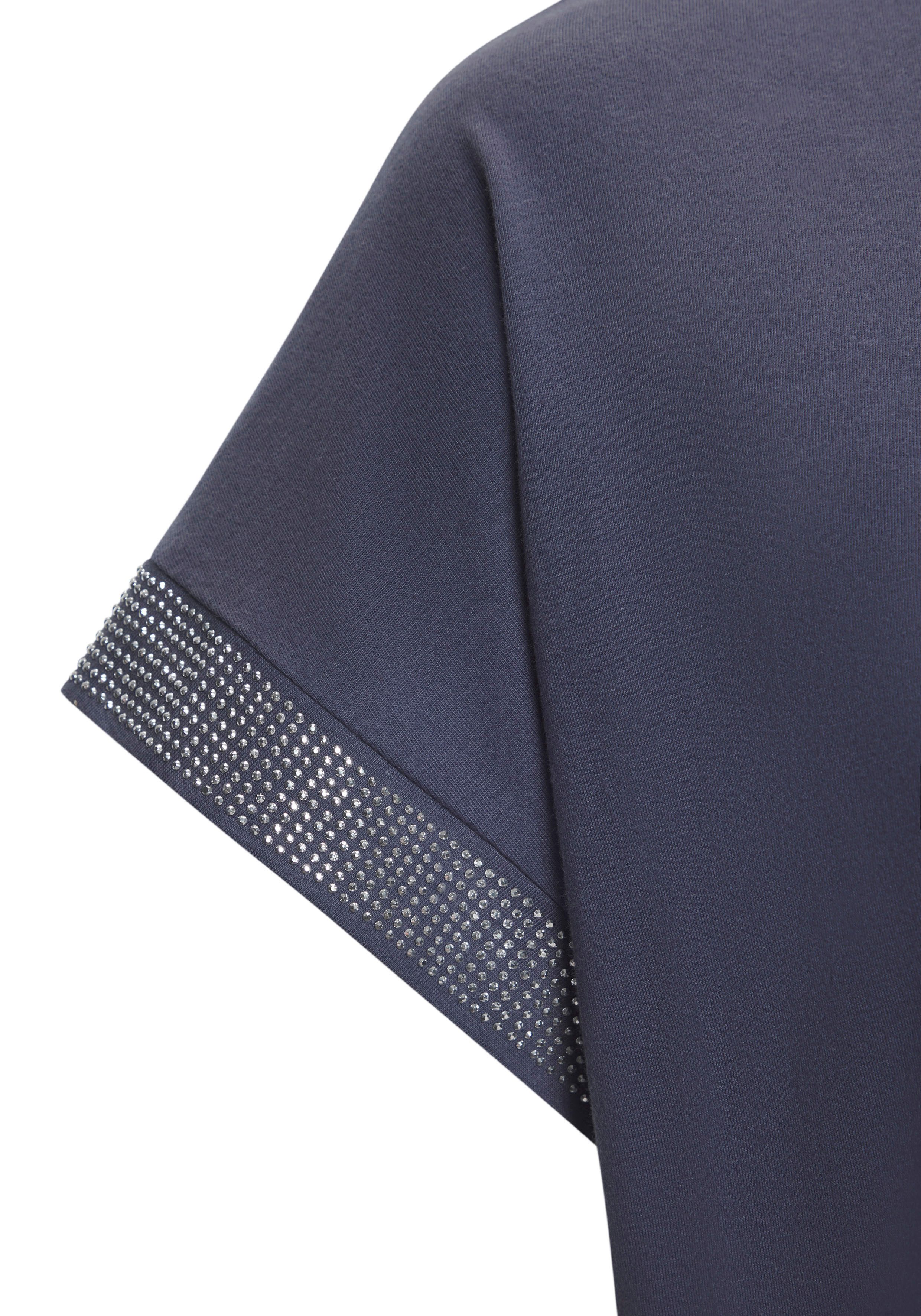 LASCANA Kurzarmshirt mit glitzernem Strass-Design am Arm aus Baumwoll-Qualität – Bild 4 von 5