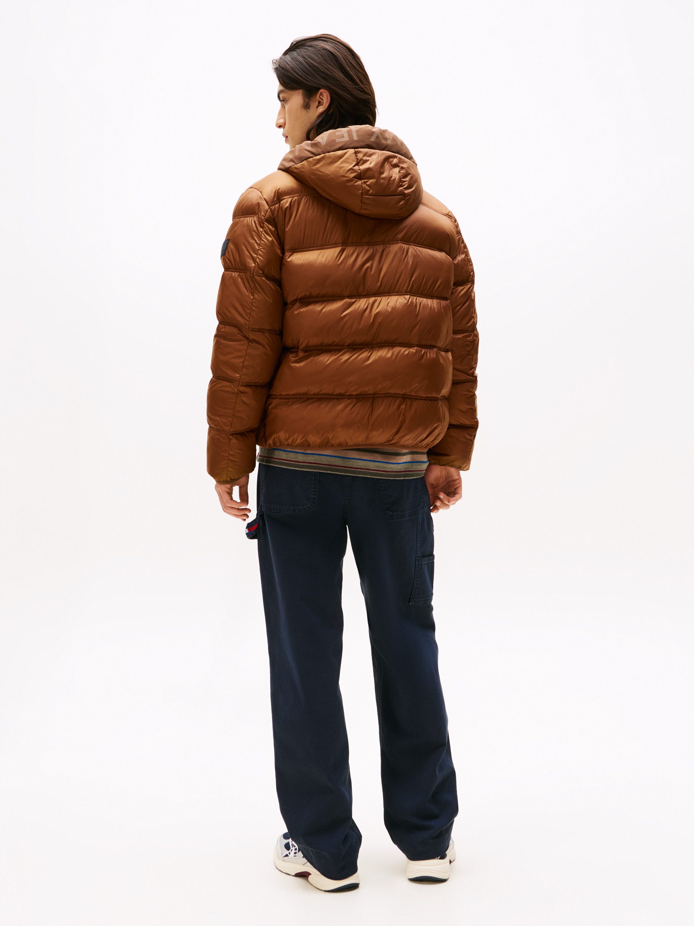 Tommy Jeans Steppjacke HOODED LOGO PUFFER Winterjacke Steppjacke W Regular fit mit Rundhalsausschnitt