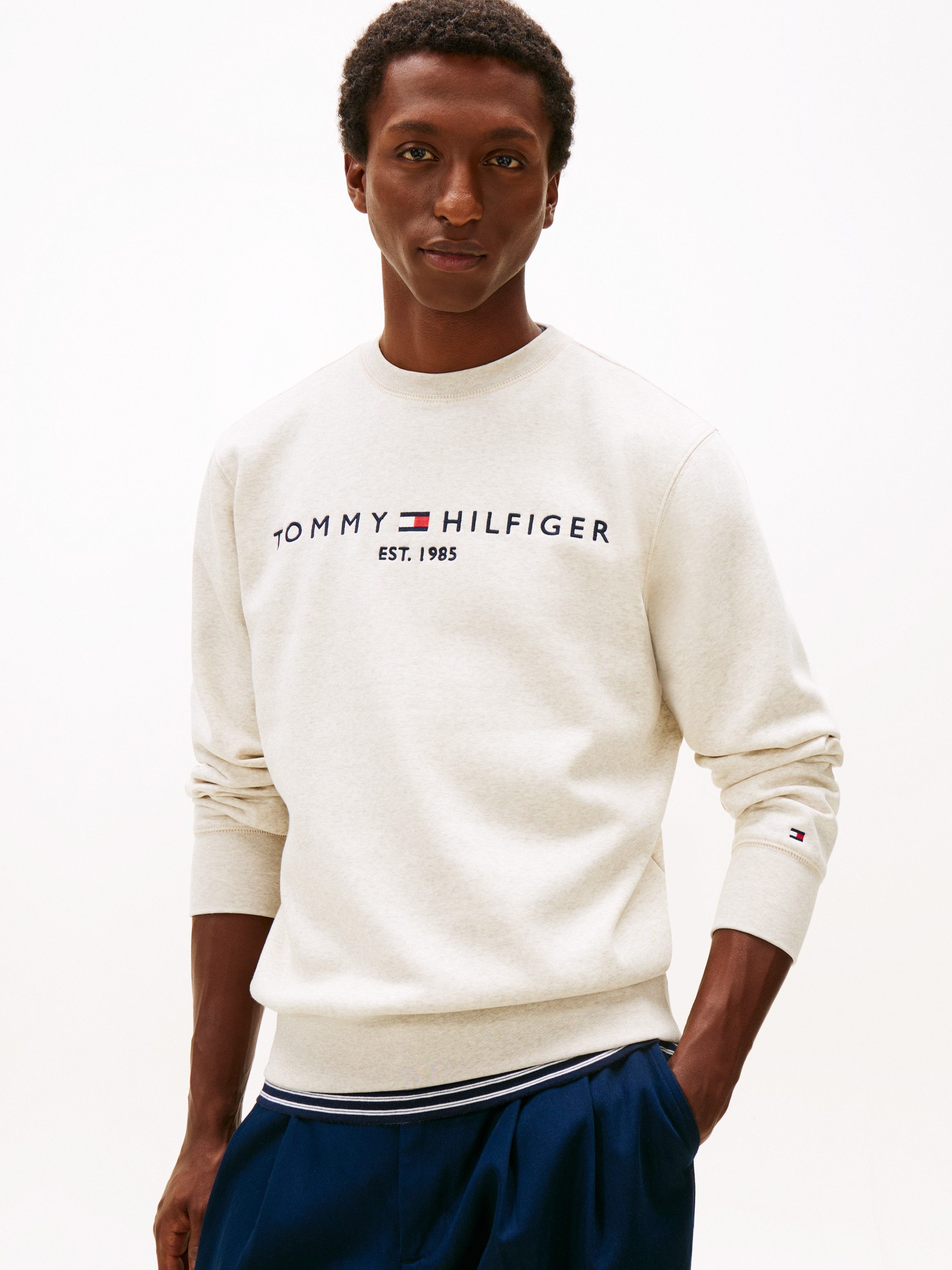 Tommy Hilfiger Sweatshirt TOMMY LOGO SWEATSHIRT mit Rundhals und Stickerei günstig online kaufen