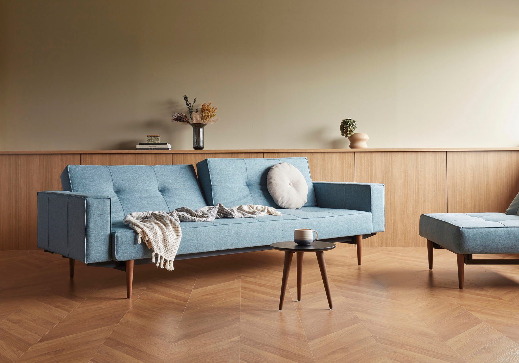 Armlehne in Styletto Beinen, Design dunklen mit Splitback, Sofa LIVING und INNOVATION ™ skandinavischen