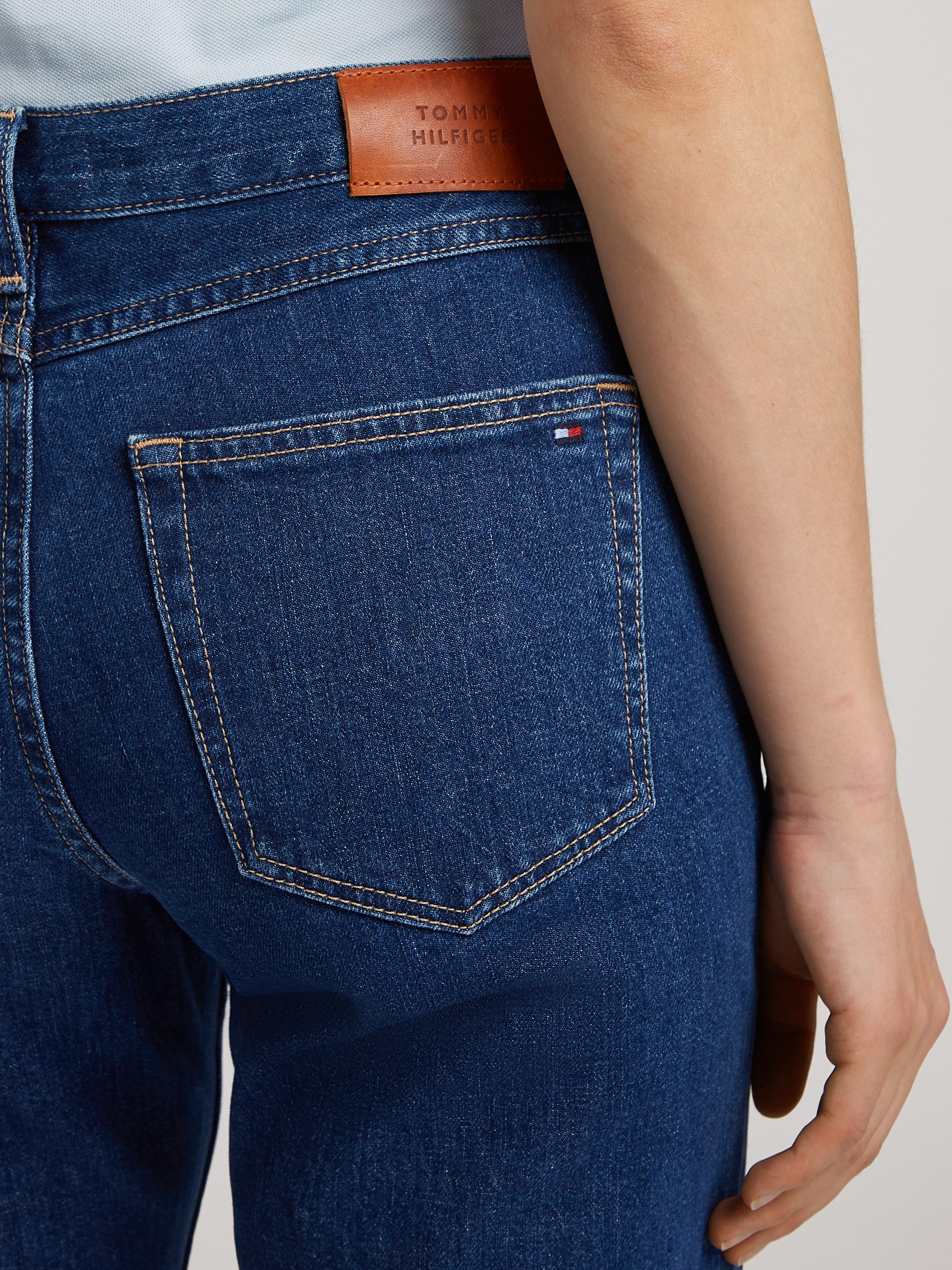 Tommy Hilfiger Straight-Jeans CLASSIC STRAIGHT RW mit Logo-Badge, in Knöchellänge