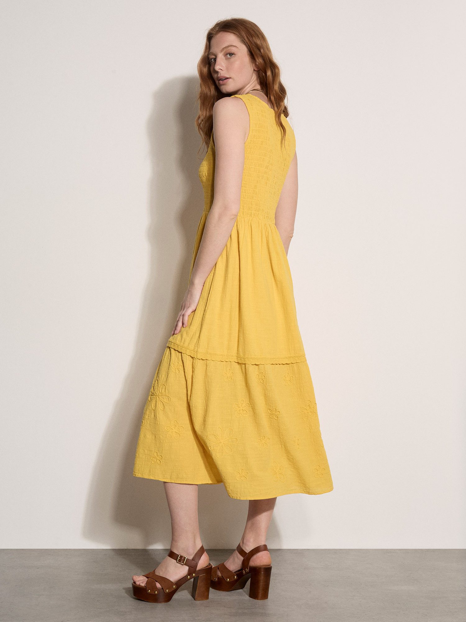 Apricot Maxikleid Besticktes, gestuftes Maxikleid mit Blumenmuster