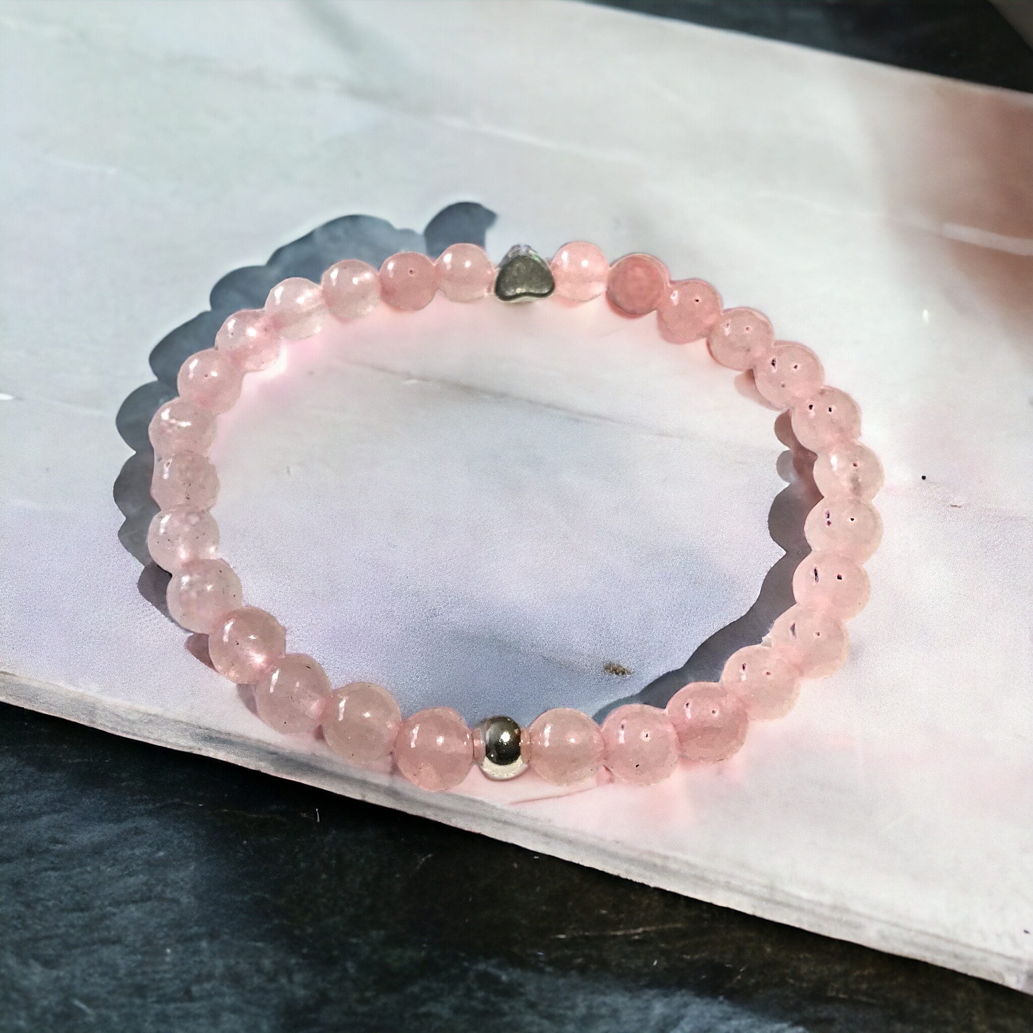 Steinfixx® Perlenarmband Echtes Rosenquarz Perlenarmband mit 925 Silberperle (aus Liebe zur Natur, mit versilbertem Herzchen), Handarbeit aus Bayern