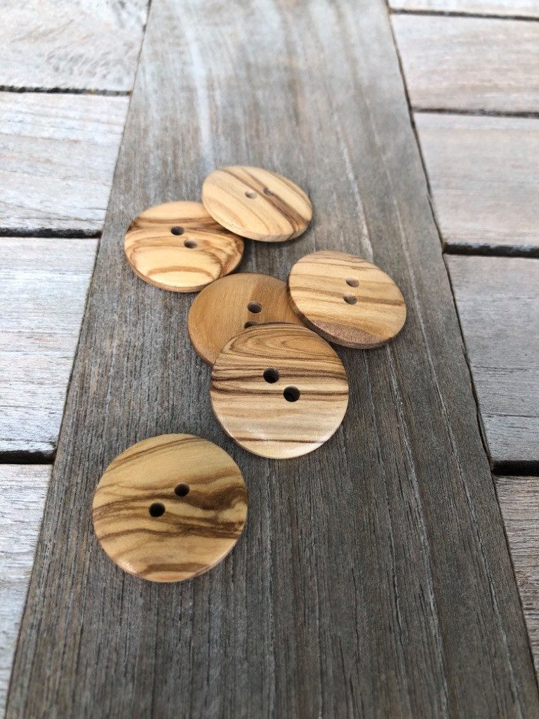Hartmann-Knöpfe Knopf Holz Knöpfe aus echtem OlivenHolz in 8 Größen (6 Stück) – Bild 4 von 4
