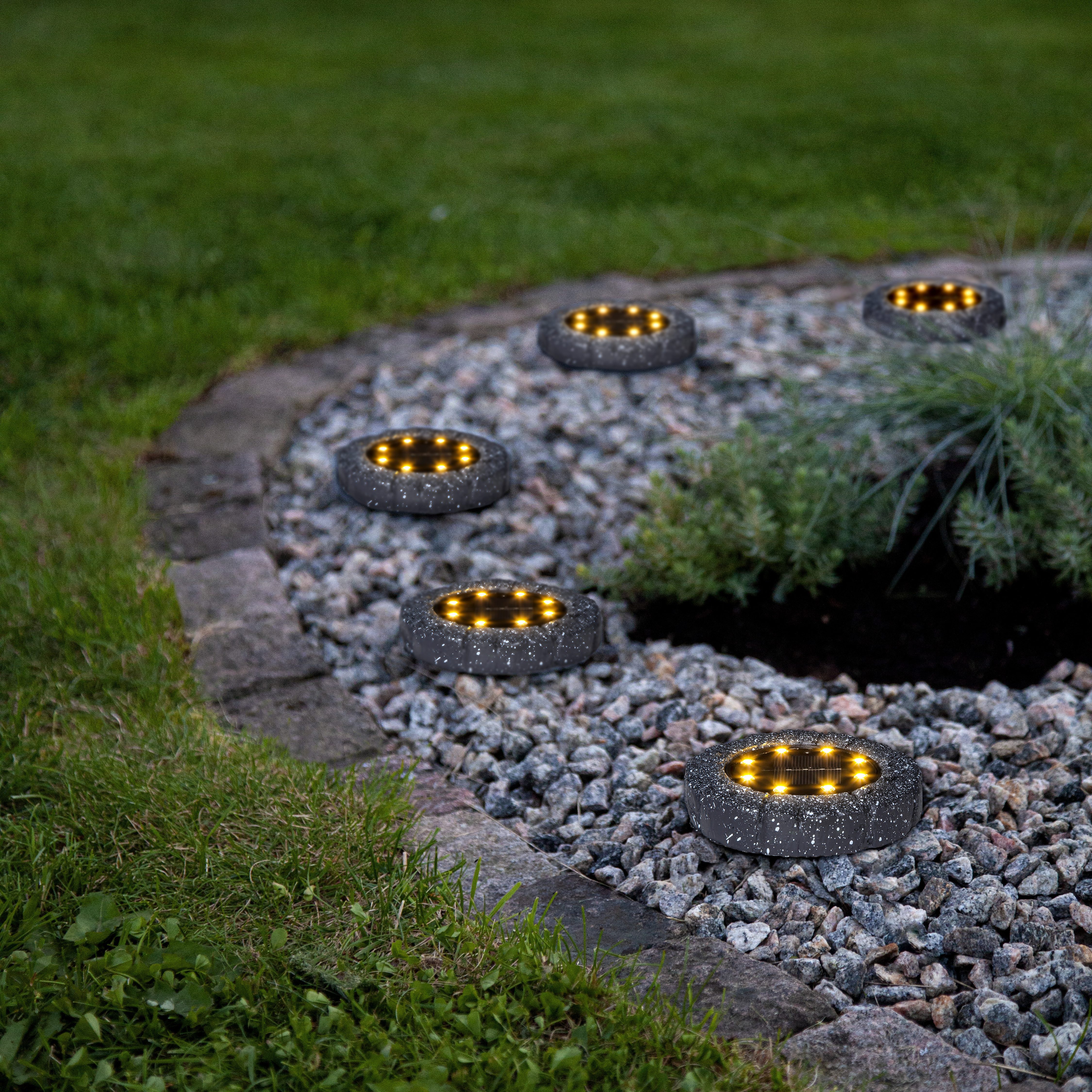 STAR TRADING LED Solarleuchte Solar-Spotlight Lawnlight, Tageslichtsensor, LED fest integriert, Warmweiß, 2er-Set, flache Bodenleuchten, Dämmerungssensor