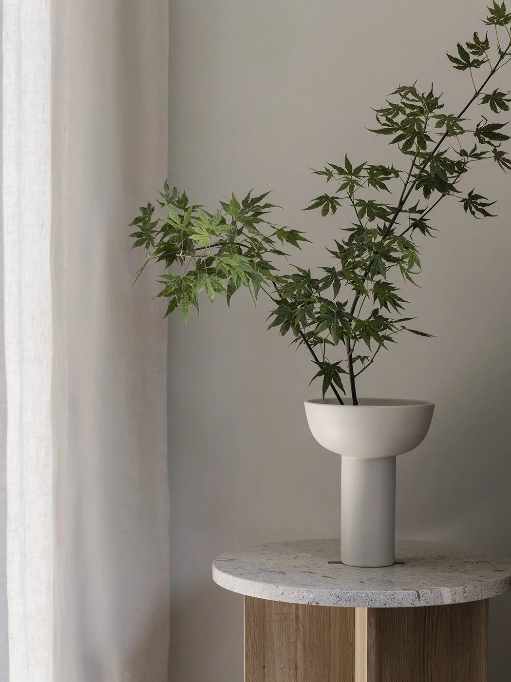 blomus Dekovase -MIYABI- Japanische Ikebana-Vase aus Steingut: Ästhetik in Perfektion, Hochwertig, Ikebana-Kunst, Ästhetik, Funktionalität, Vielseitig, Robust