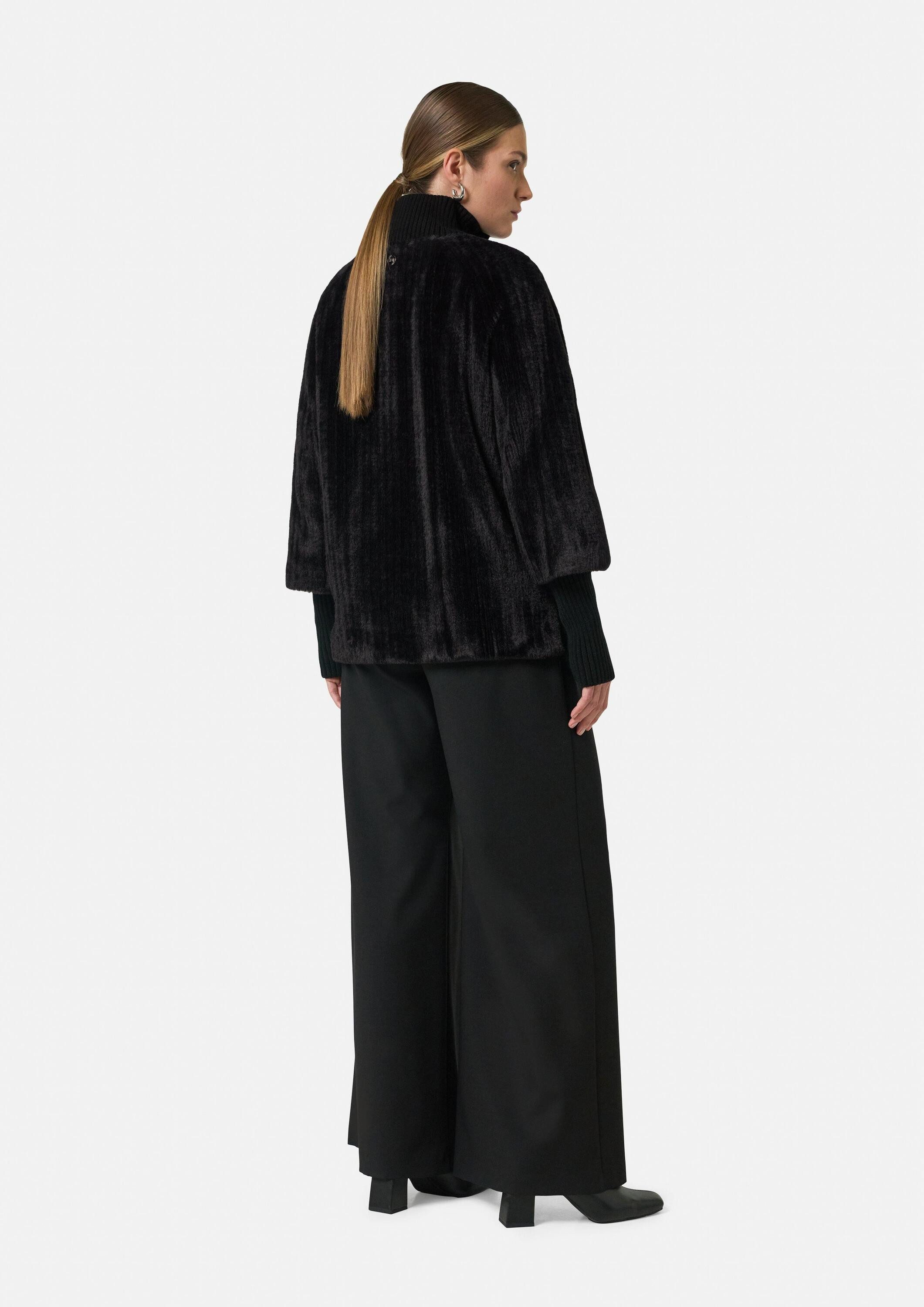 comma Funktionsjacke Outdoor-Jacke Cape aus Teddyplüsch mit Strickdetails