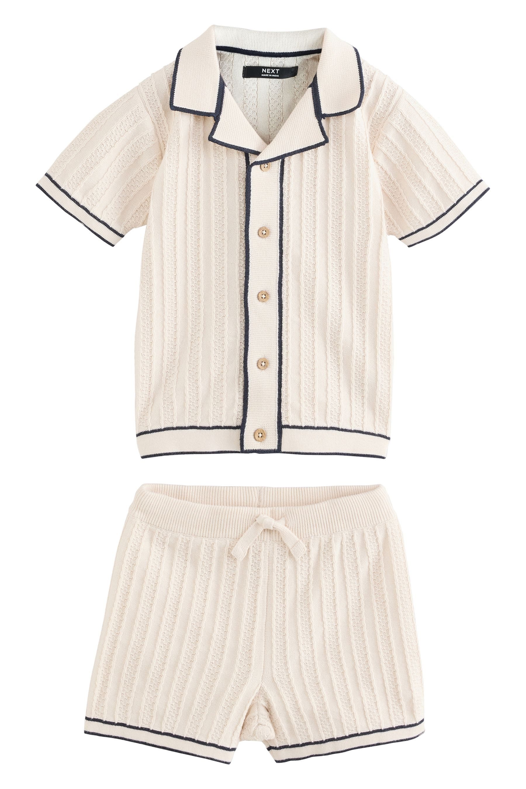 Next Shirt & Shorts Geknöpftes Strick-Polohemd und Shorts (2-tlg)