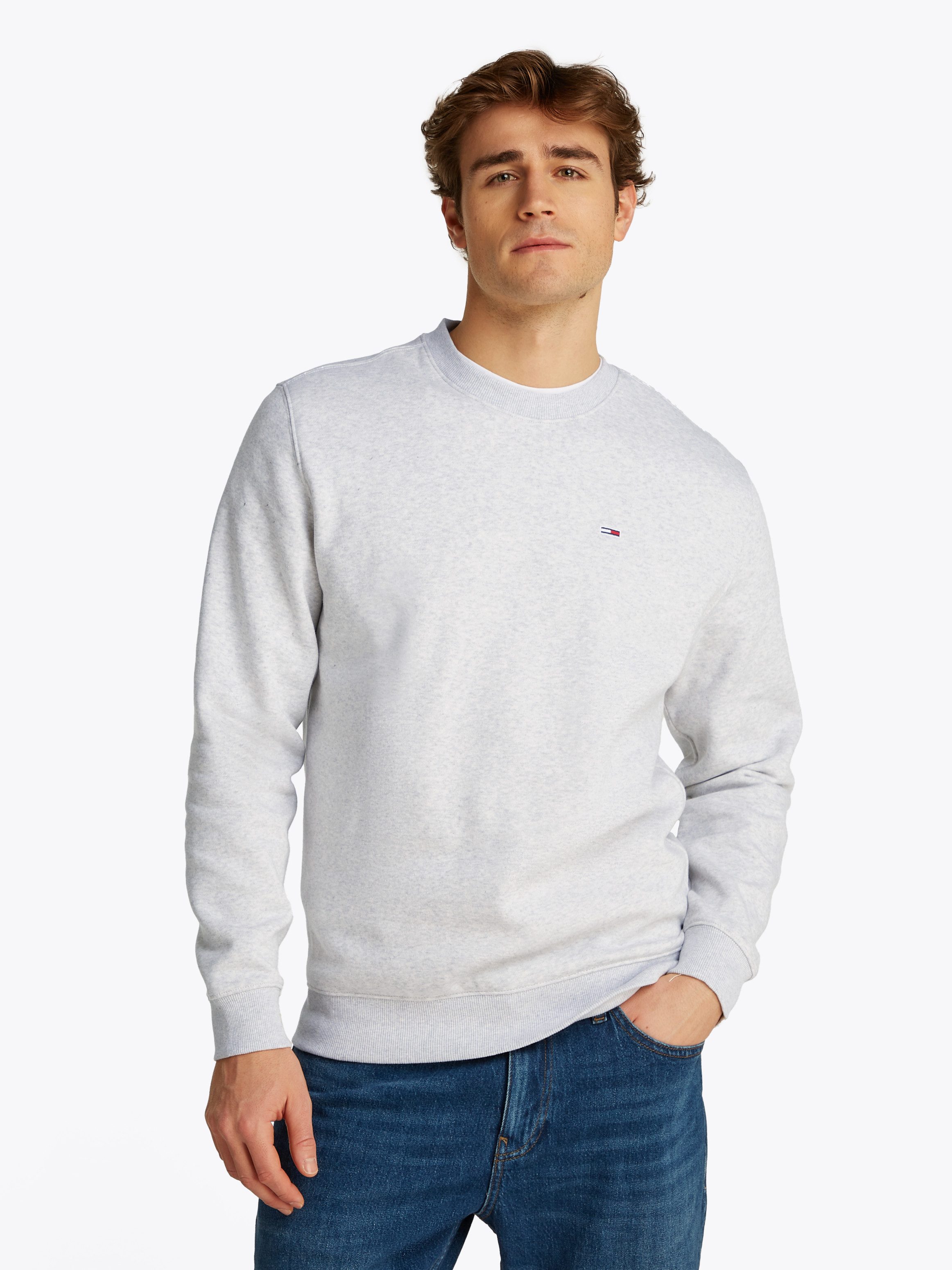 Tommy Jeans Sweatshirt TJM REG S FLAG CREW Mit besticktem Markenlogo auf Brusthöhe