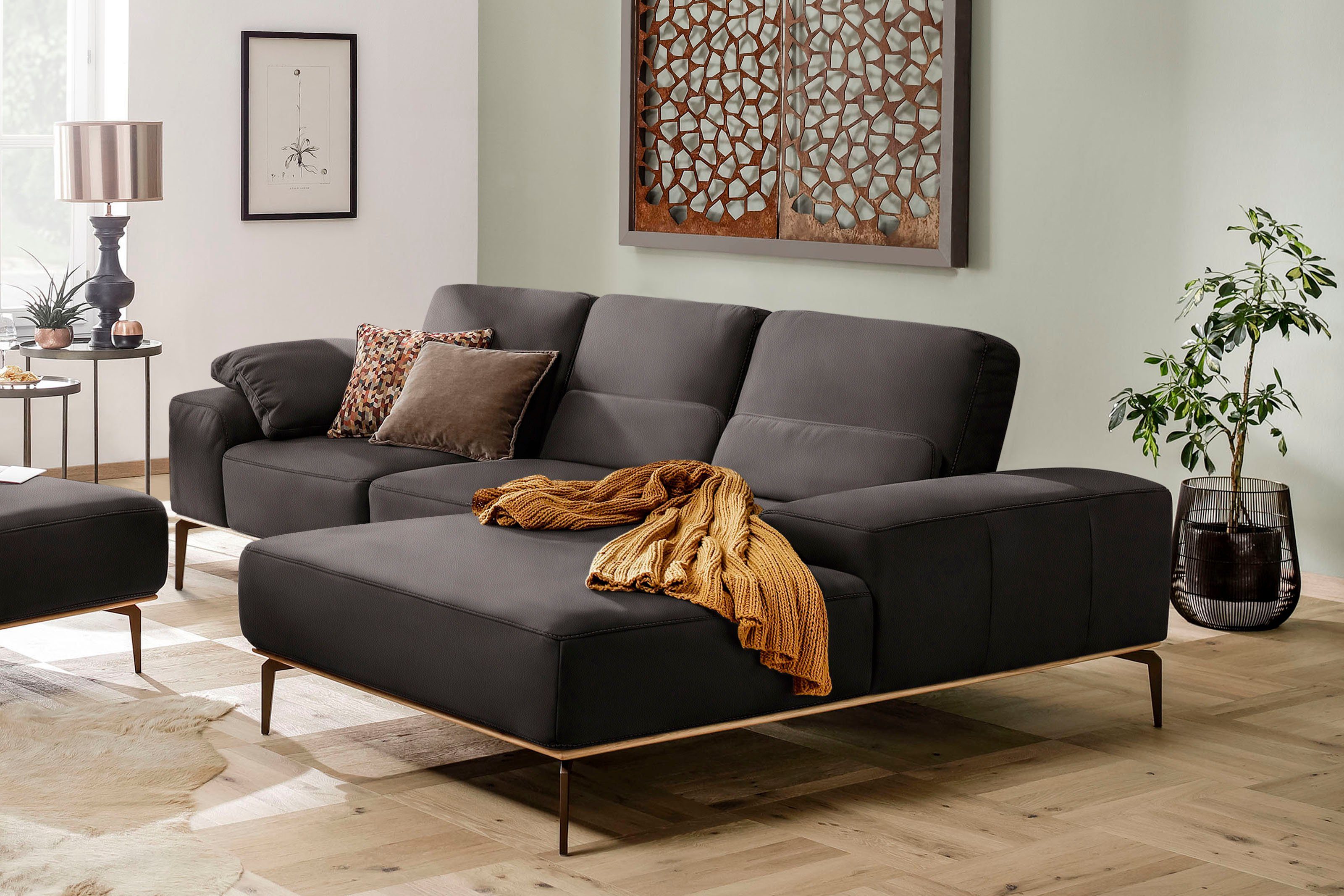 W.SCHILLIG Ecksofa run, Designsofa mit tollem Sitzkomfort, bequem, L-Form, mit Holzsockel, Füße in Bronze pulverbeschichtet, Breite 279 cm