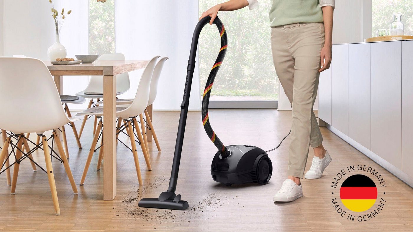 BOSCH Bodenstaubsauger Serie 2 BGDS2CHAMP, aus Recyclingmaterial, 10 Jahre Motorgarantie, 600 W, mit Beutel, kompakt, leistungsstark, Made in Germany, schwarz