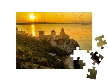 puzzleYOU Puzzle Silhouette der Burg Golubac in Serbien, 48 Puzzleteile, puzzleYOU-Kollektionen Serbien