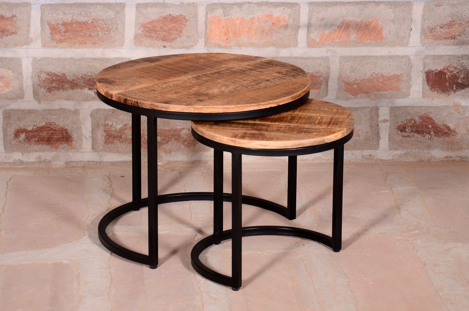 Couchtisch aus Massivholz, D/H 58x45 cm