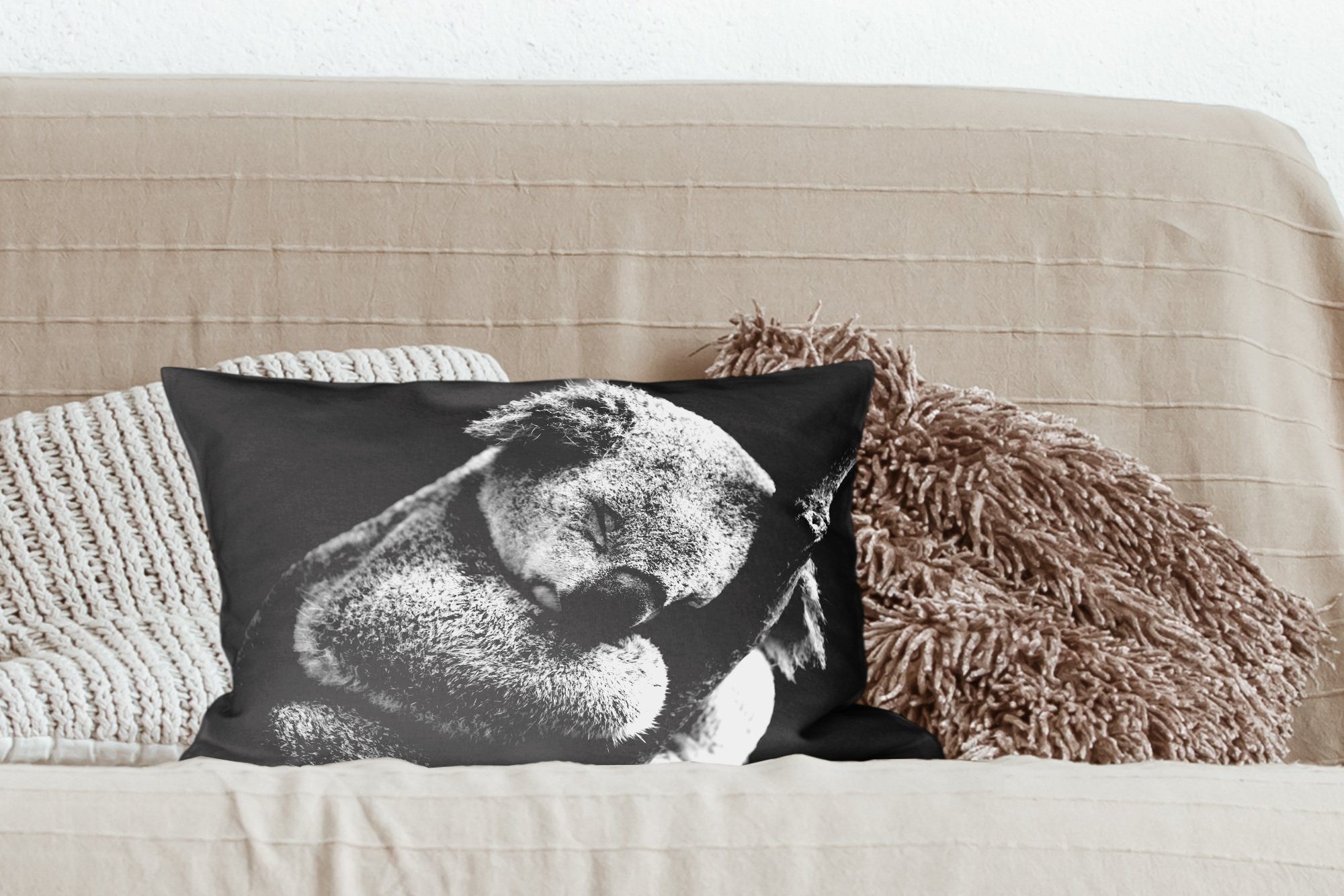 mit MuchoWow Dekokissen Wohzimmer auf Schlafender Füllung, Hintergrund, Koala schwarzem Zierkissen, Dekokissen Dekoration, Schlafzimmer