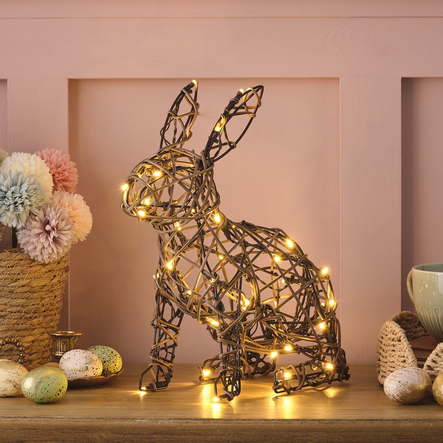 Lights4fun Osterhase 33cm Hase aus Rattan Batteriebetrieb