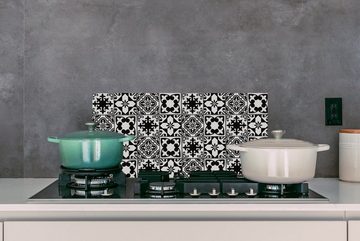 MuchoWow Küchenrückwand Retro - Kacheln - Blumen - Schwarz - Weiß, (1-tlg), 60x30 cm, Wandschutz, gegen Fett und Schmutzflecken für Küchen