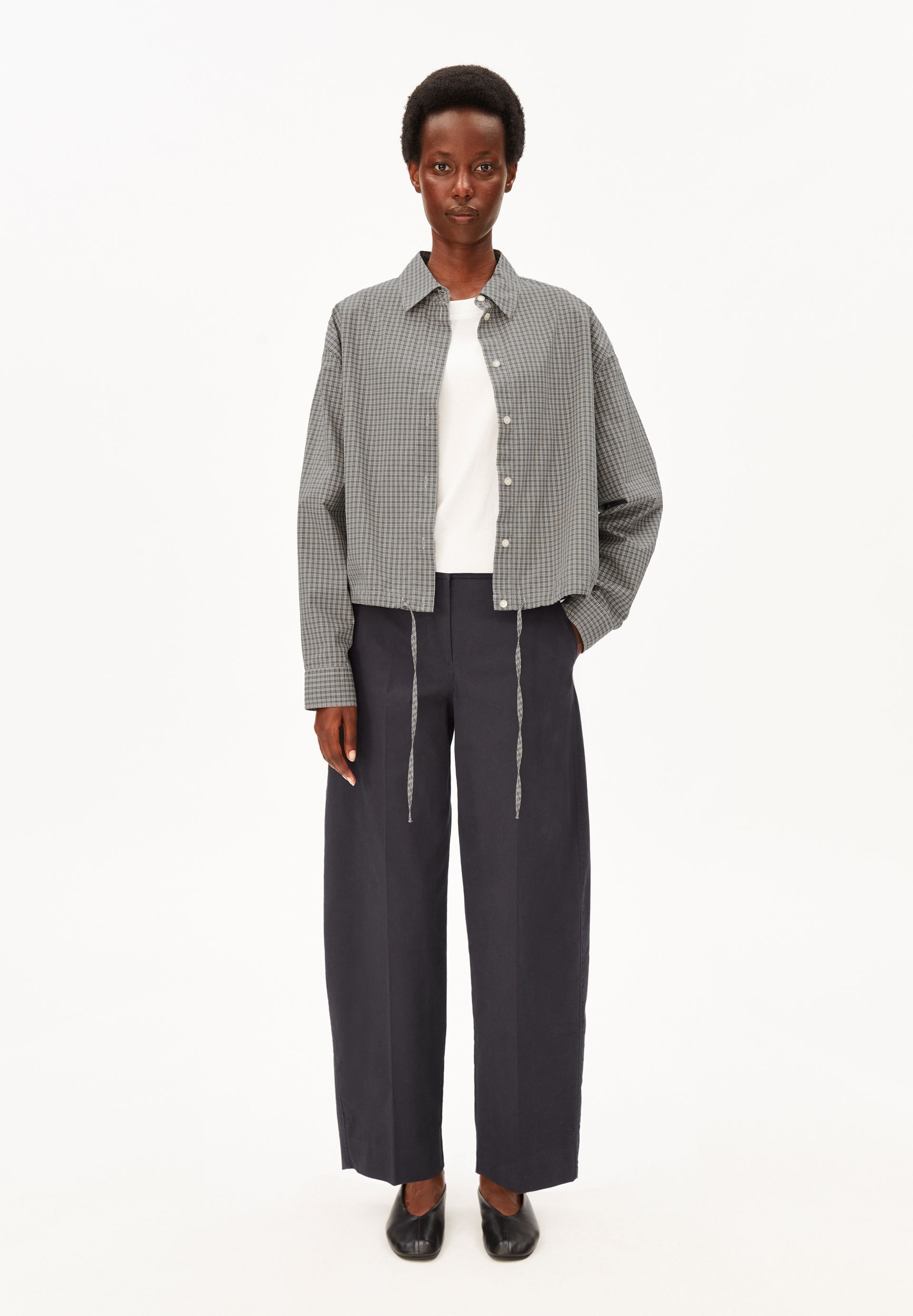 Armedangels Stoffhose BARREL TWILL Webhose aus Bio-Baumwoll Mix (Mid waist, Regular Fit)