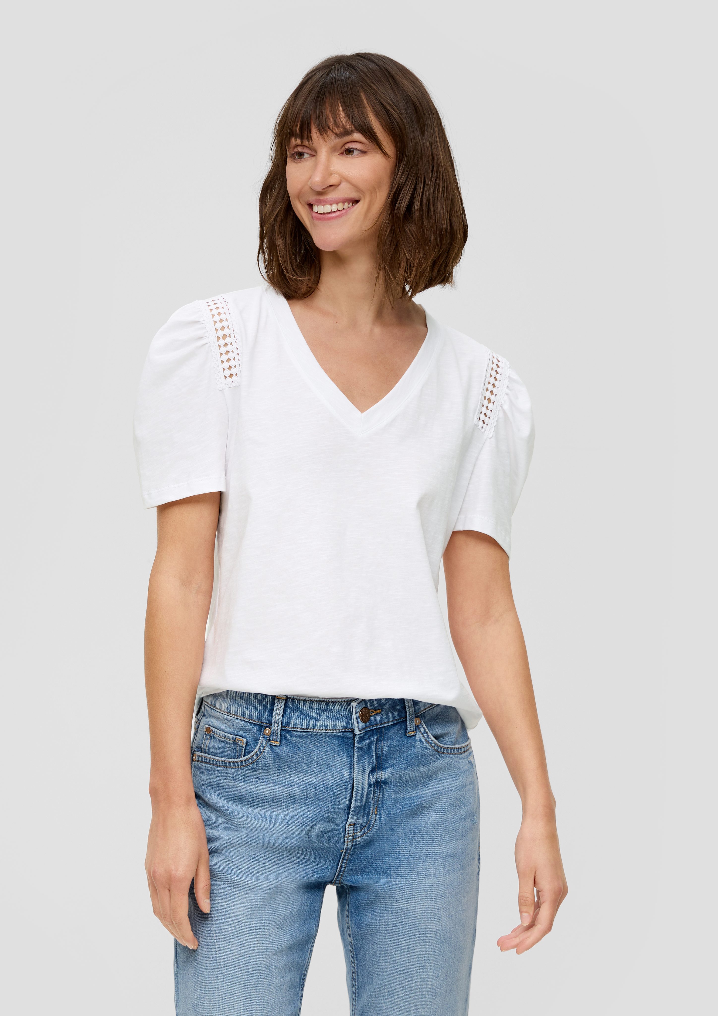 Kurzarmshirt Baumwoll-Shirt mit Spitzenbesatz an der Schulterpartie