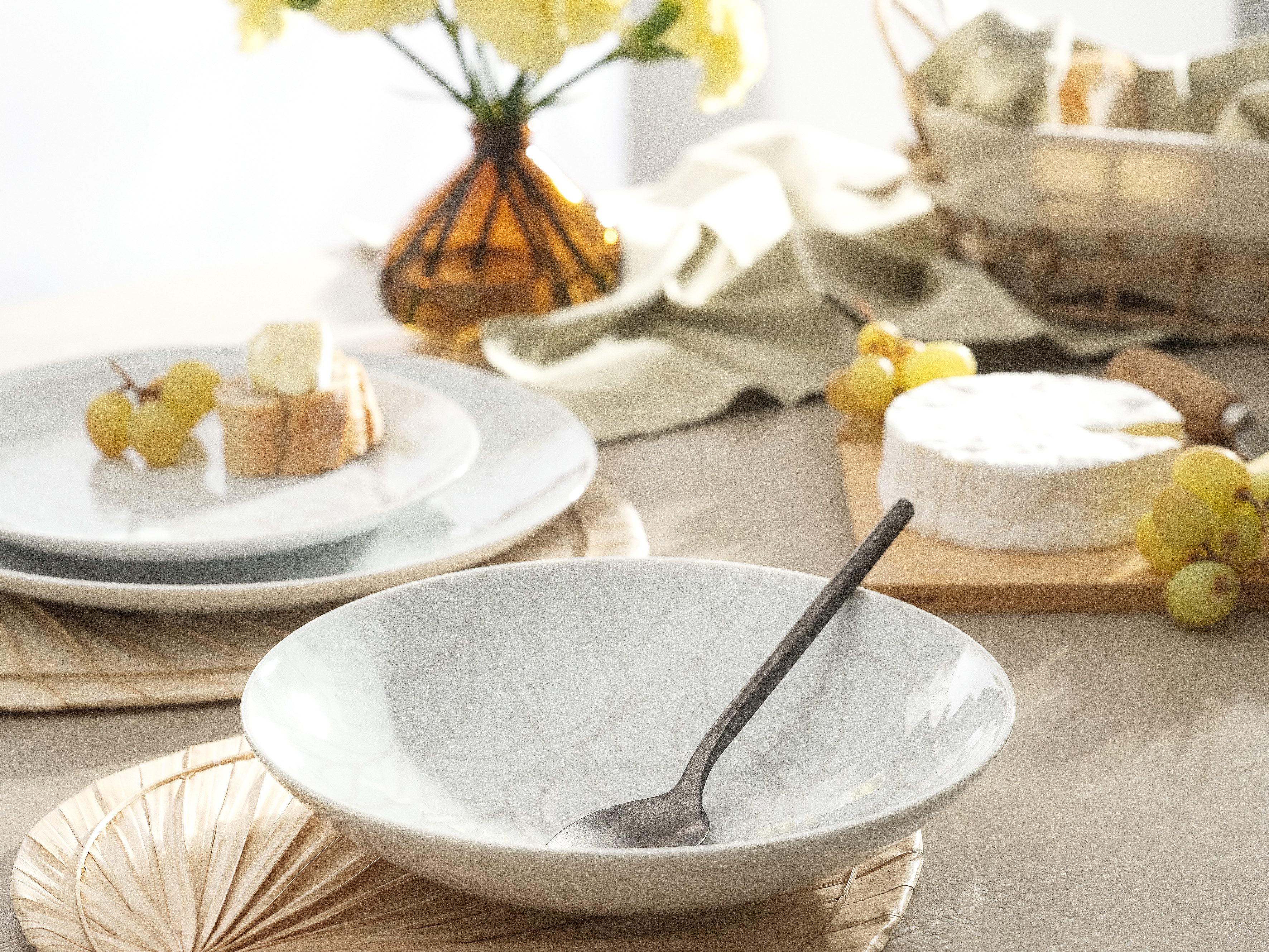 CreaTable Teller-Set Geschirr-Set Home - Blätter (12-tlg), 4 Personen, Porzellan, Teller Set, Service weiß, Used-/Vintage-Look, 12 Teile, für 4 Personen