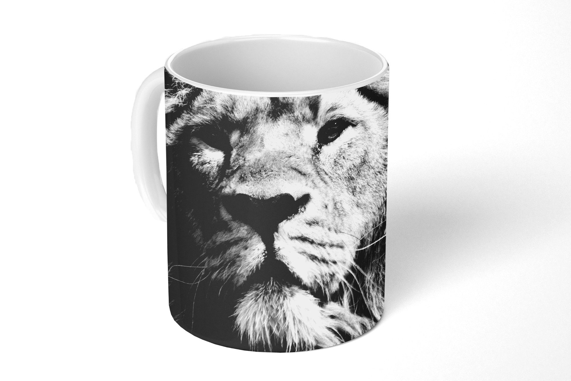 MuchoWow Tasse Asiatischer Löwe vor schwarzem Hintergrund in Schwarz und Weiß, Keramik, Kaffeetassen, Teetasse, Becher, Teetasse, Geschenk