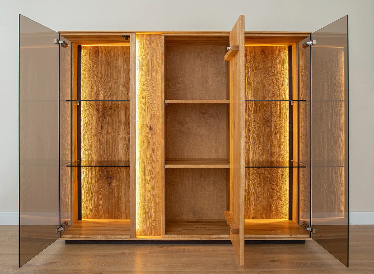 Katmandu Sideboard Beleuchtet Collodi aus massiver Eiche mit grober Rückwand