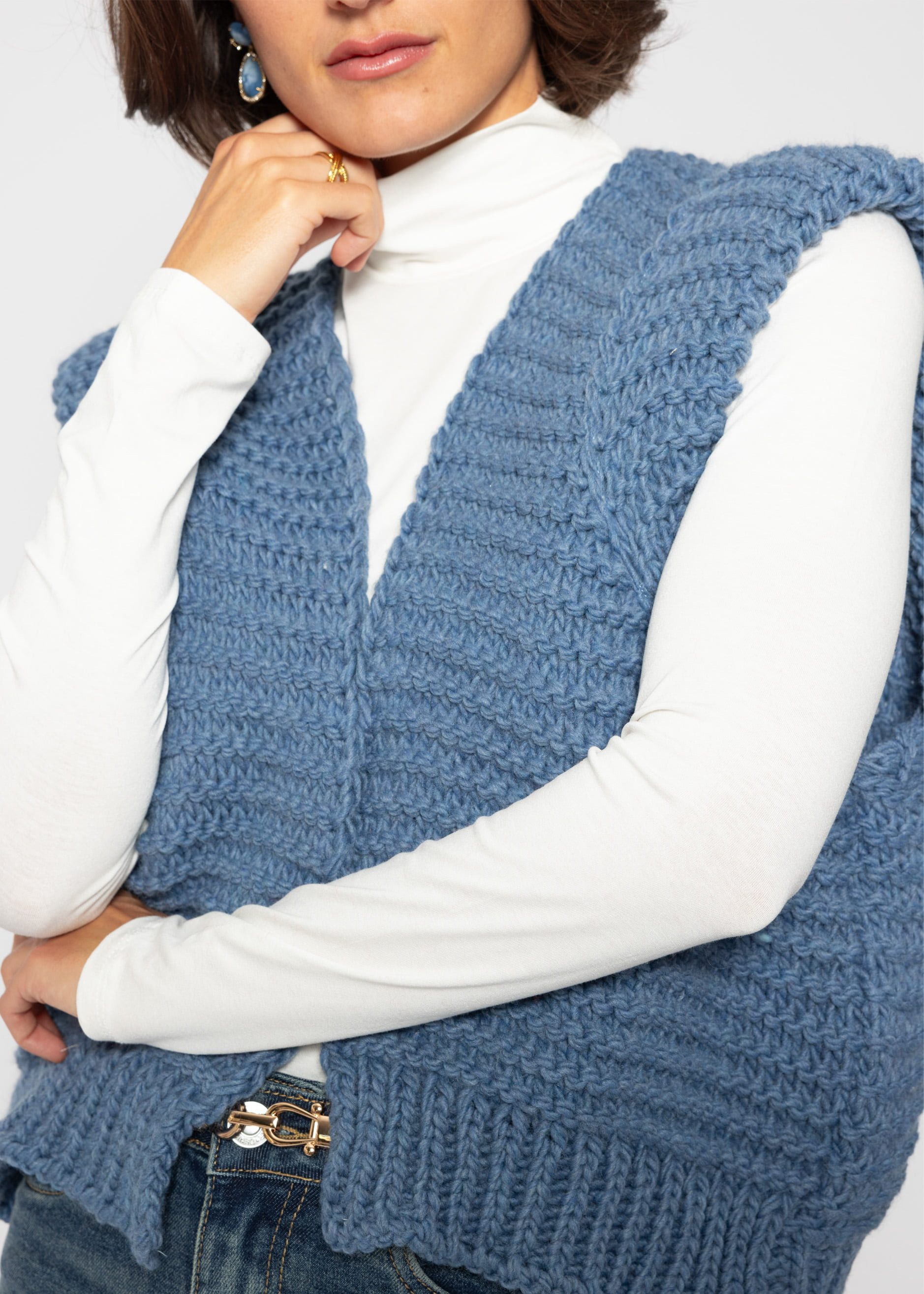 SASSYCLASSY Strickweste Strickweste Damen mit strukturierten Schultern Grobgestrickte ärmellose Strickweste mit betonter Schultersilhouette