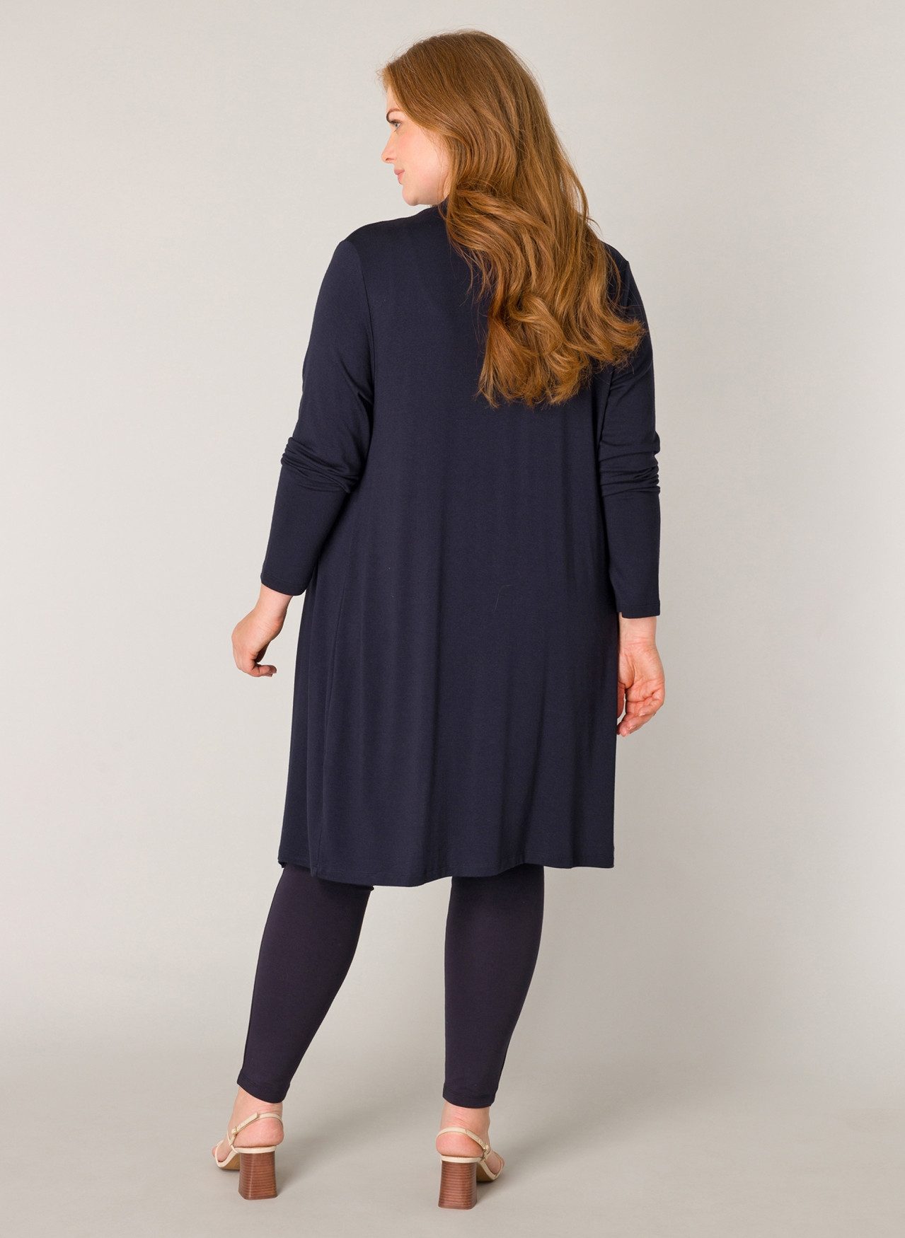 Base Level Curvy Longstrickjacke Figurumspielende, weiche Strickqualität
