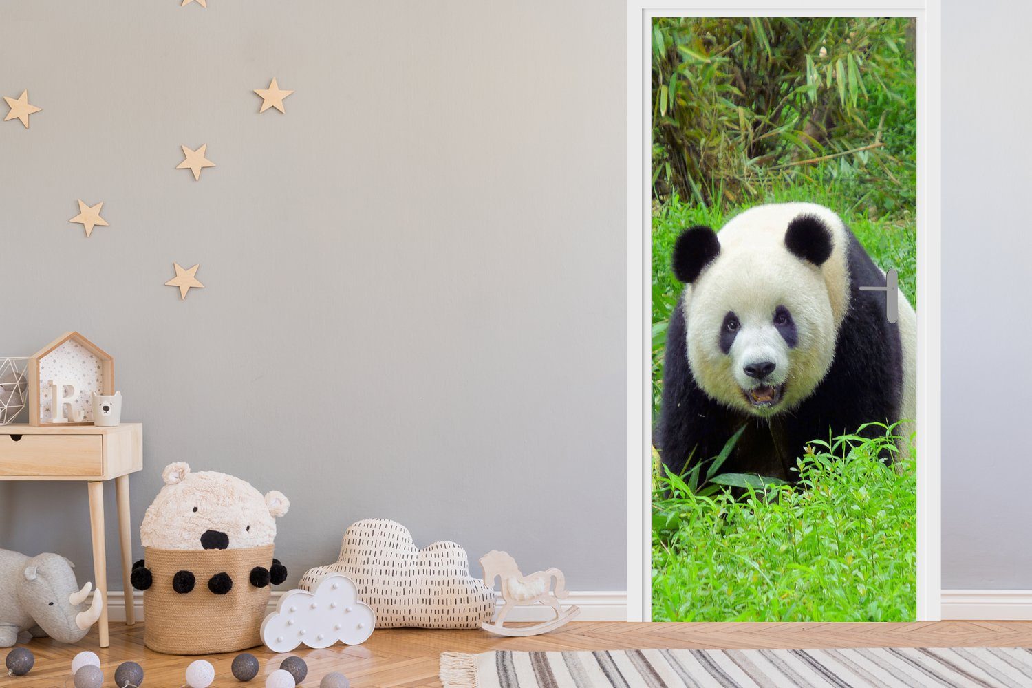 (1 Tür, Panda Türtapete Fototapete cm - für - Türaufkleber, St), Gras MuchoWow Tier, bedruckt, 75x205 Matt,
