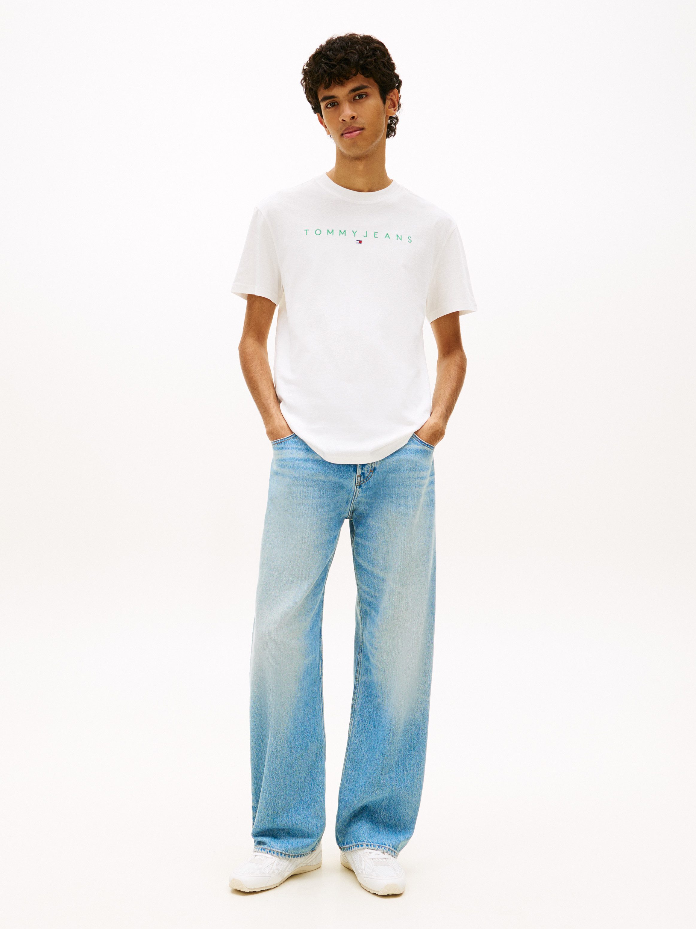 Tommy Jeans T-Shirt TJM REGULAR LINEAR LOGO EXT Rundhals, Regular Fit – Bild 3 von 5