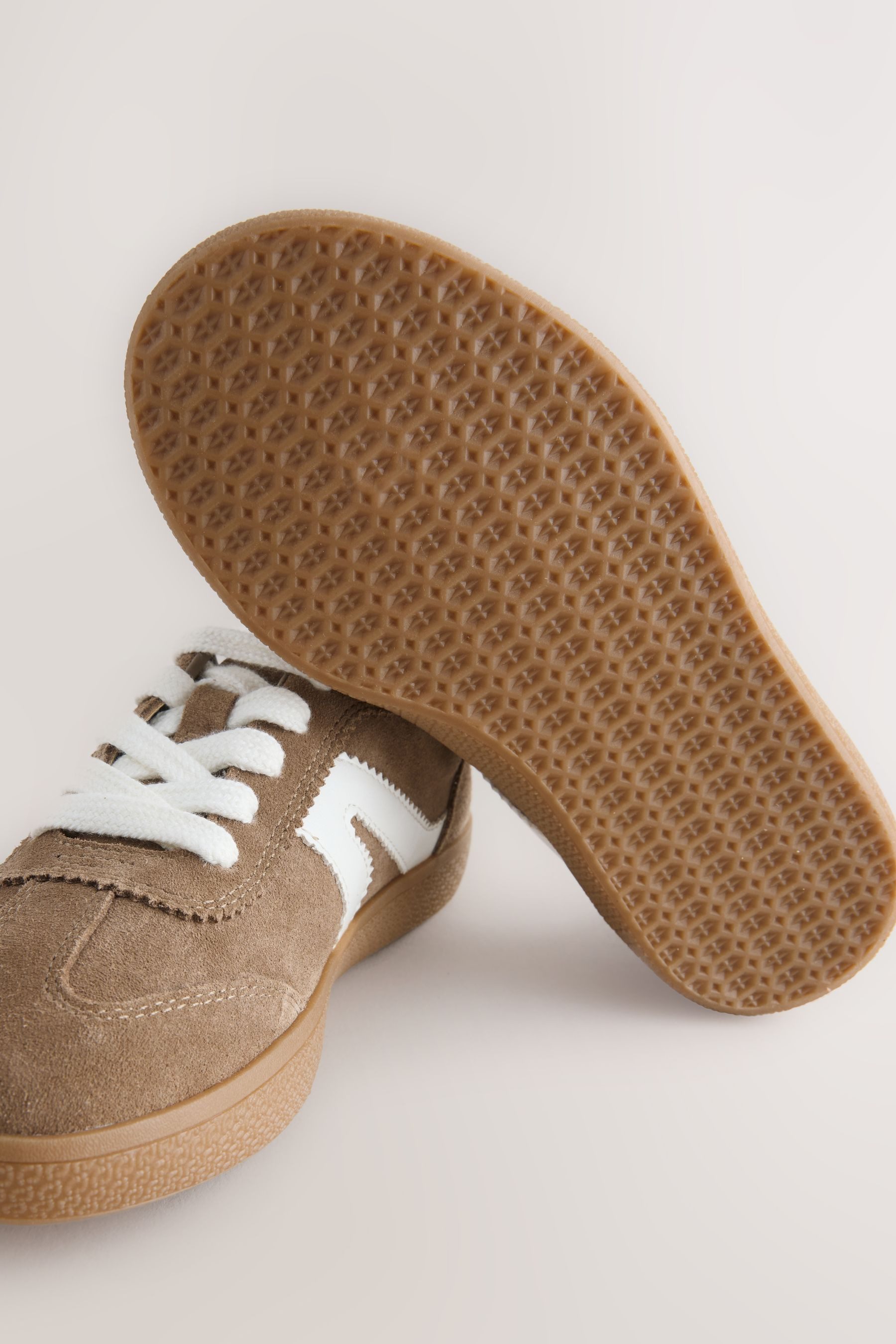 Next Sportschuh im Retro-Stil Sneaker