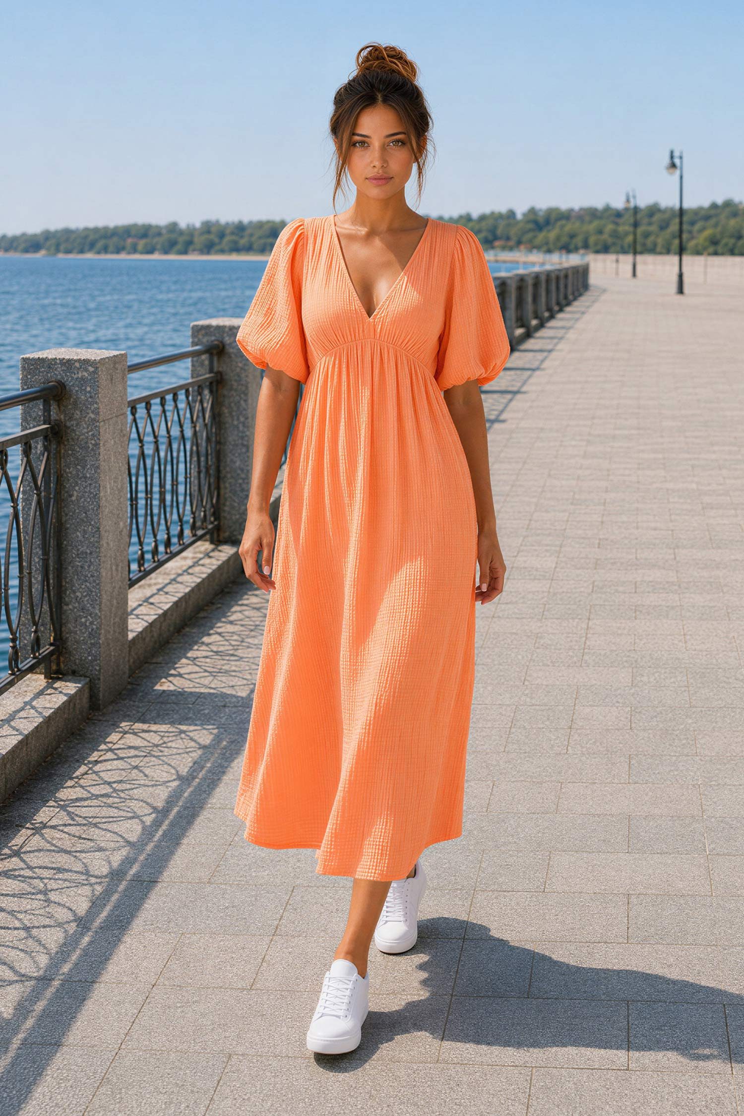 Reichstadt Sommerkleid Damen Relaxed Fit Dress Musselin 25RSW077 Feminine Puffärmel und Rückenschleife