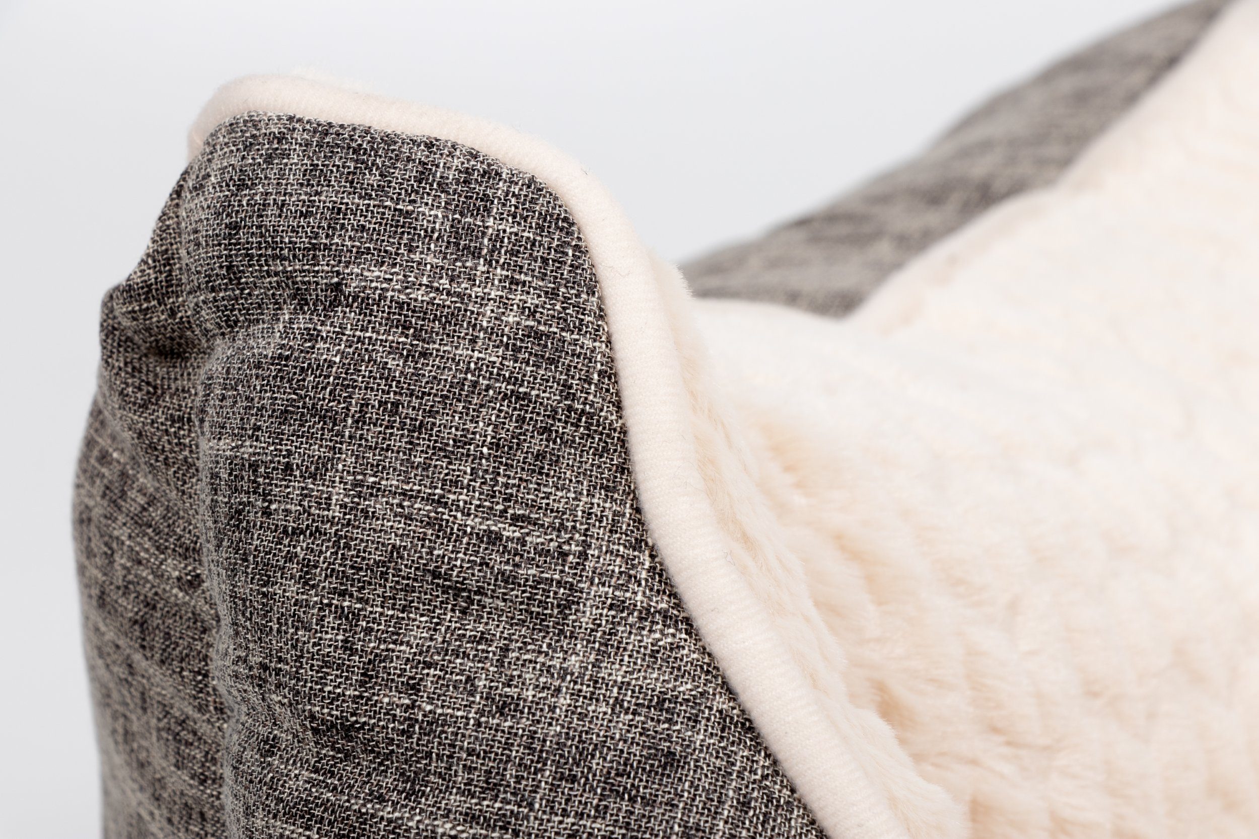 TrendPet Tierbett VitaBed Classic Beige - Orthopädisches Hundebett, 100% Polyester, in verschiedenen Größen erhältlich
