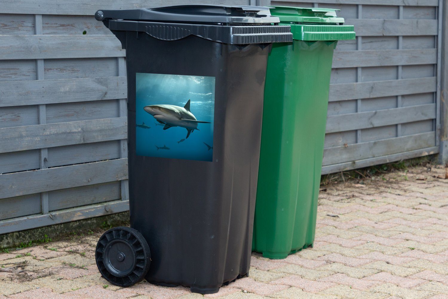 MuchoWow Wandsticker Mülleimer-aufkleber, von Mülltonne, Sticker, Gruppe Abfalbehälter Container, Haien St), (1